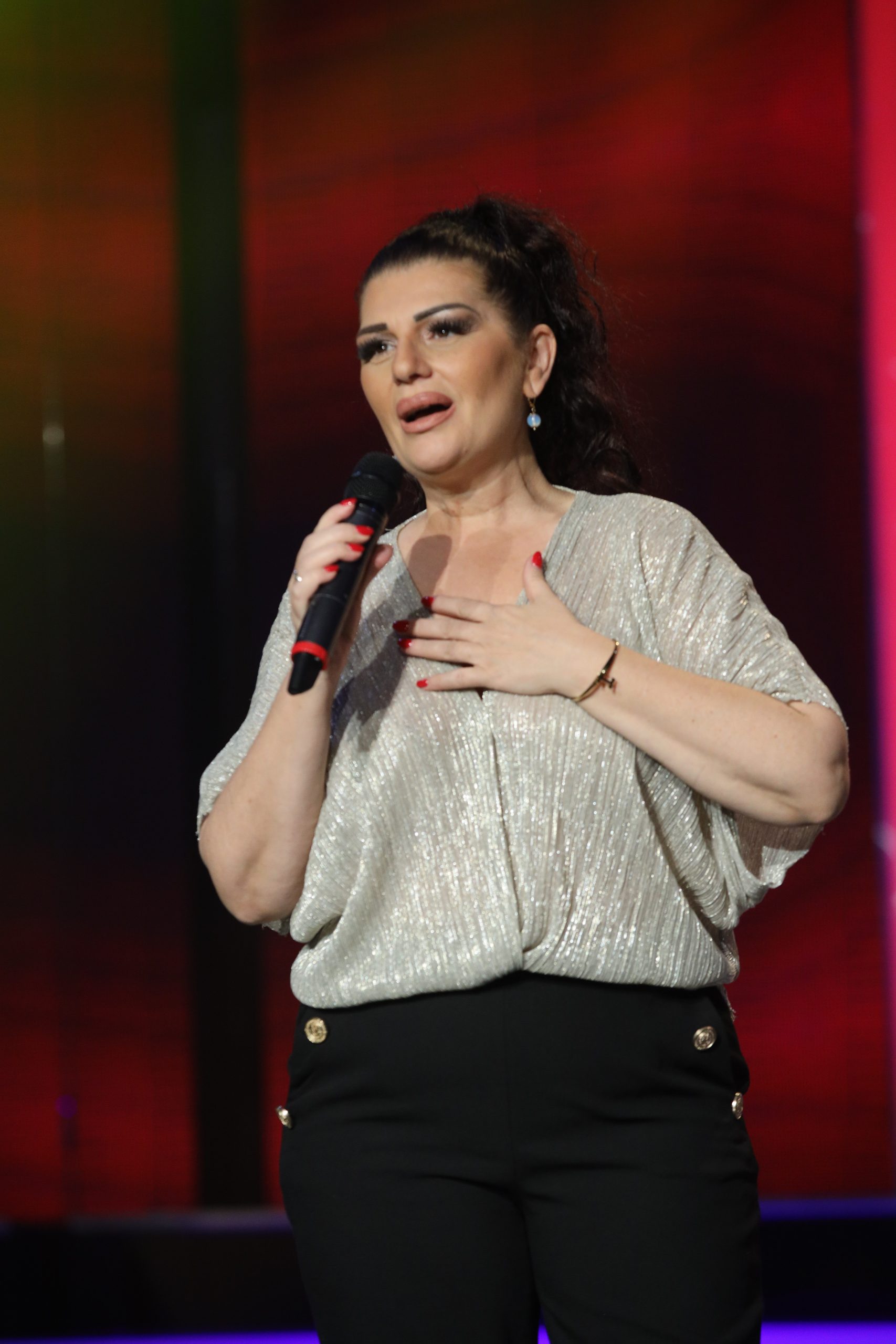 INTERVJU Sanja Maletić o ćerki Vanji i povratku na scenu: "Sada mogu da je bez griže savesti ostavim sa tatom kod kuće" VIDEO 5 SANJA MALETIC PZD SNIMANJE 06102025 FOTO MUNJA 23