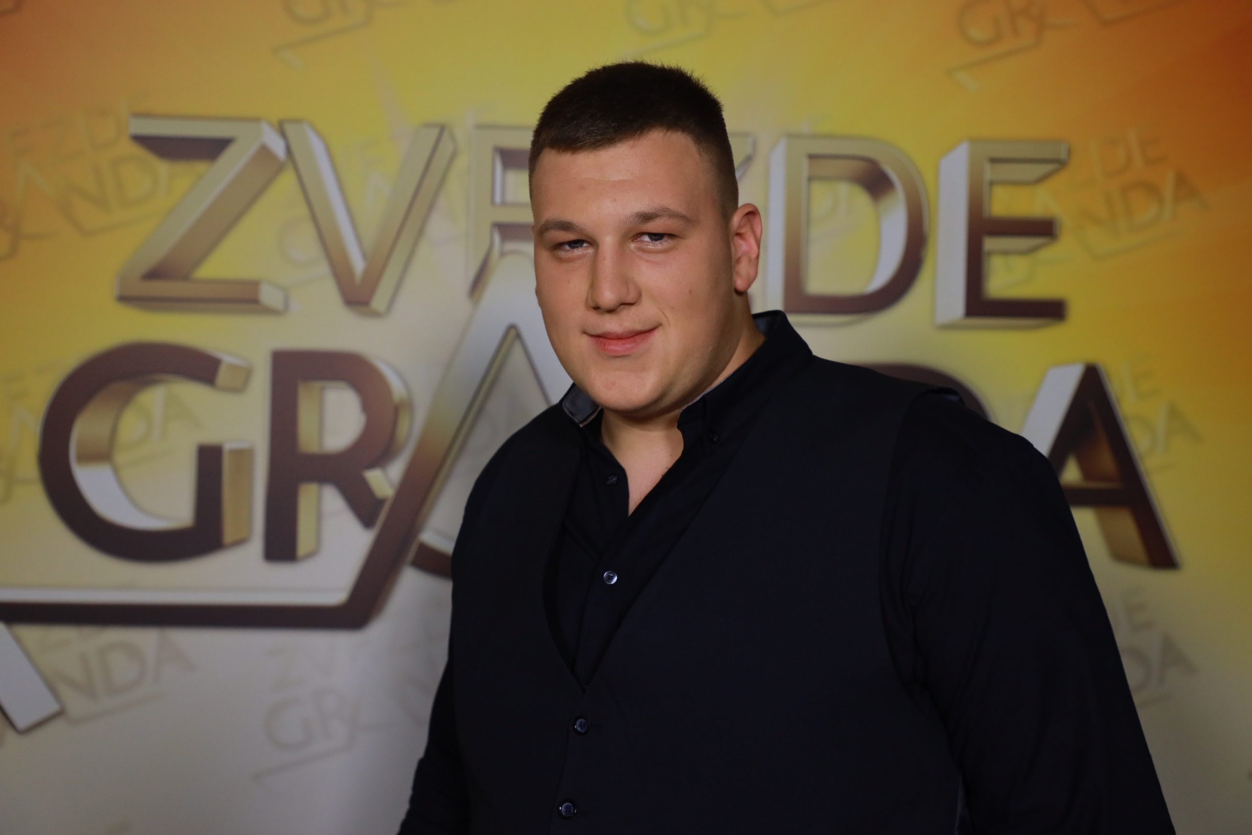 Od molera do doktorskih studija: Oni pevaju večeras u "Zvezdama Granda" 21 STEFAN LALEVIC 19 GOD. DANILOVGRAD CG 9