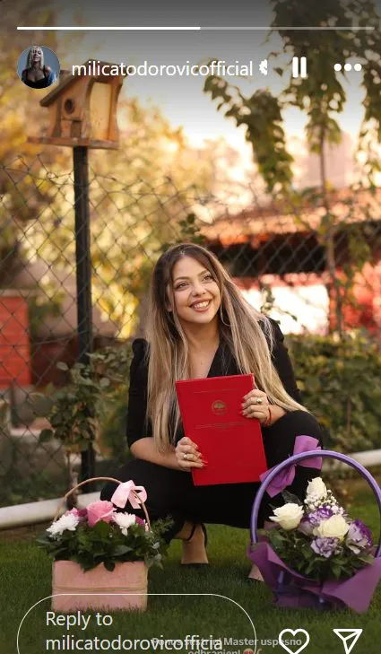 Oglasila se trudna Milica Todorović, pevačica podelila fotografiju iz porodičnog doma, svi slave 7 Screenshot 2025 10 29 074918