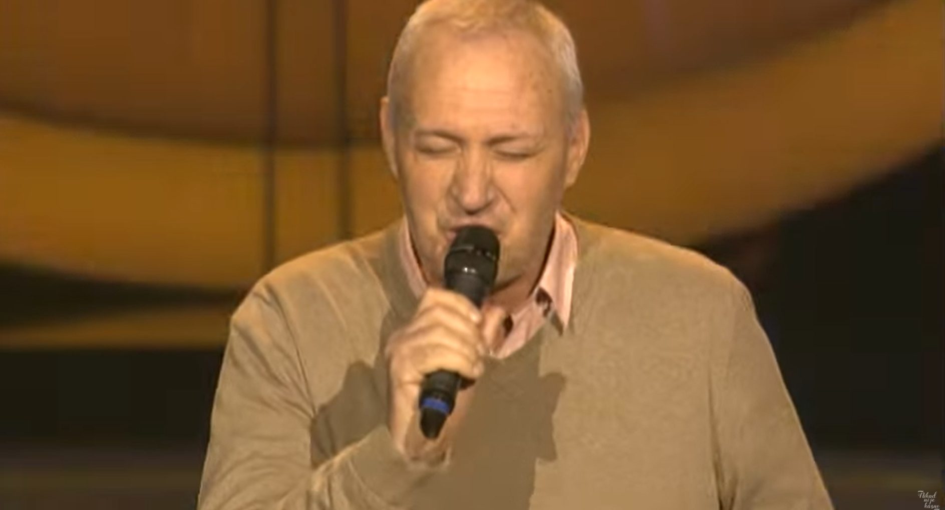 Rođeni brat Lepe Brene je isto pevač, svi ste ga gledali u muzičkom takmičenju: Započeo karijeru pre nje, bila mu je najveća podrška 10 faruk jahic, brenin brat