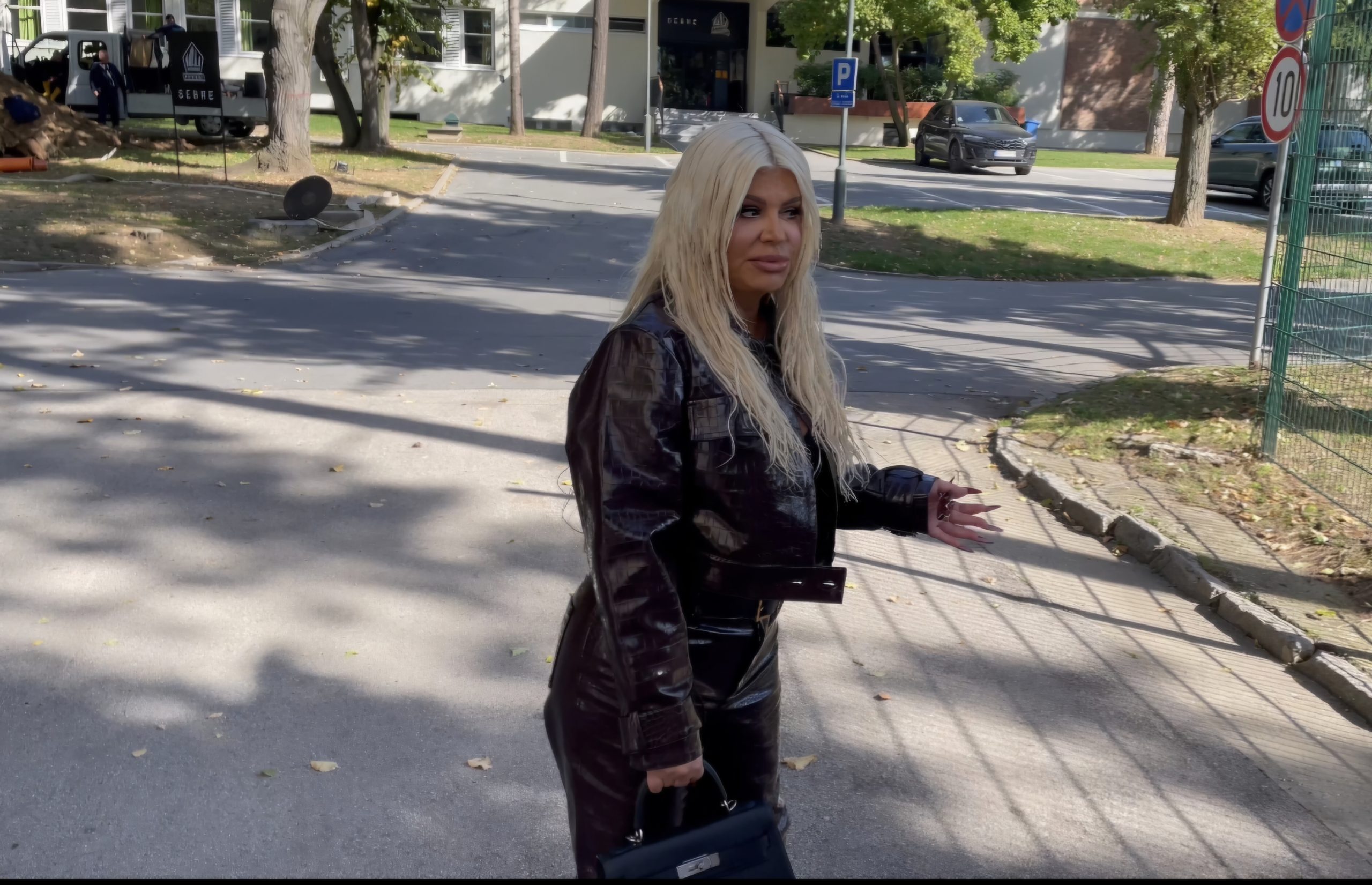 "Samoj sebi se divim": Dara Bubamara otkrila šta joj je Keba zabranio, a tiče se njegove bivše snajke (VIDEO) 5 Screenshot 20251014 134356 Video Player