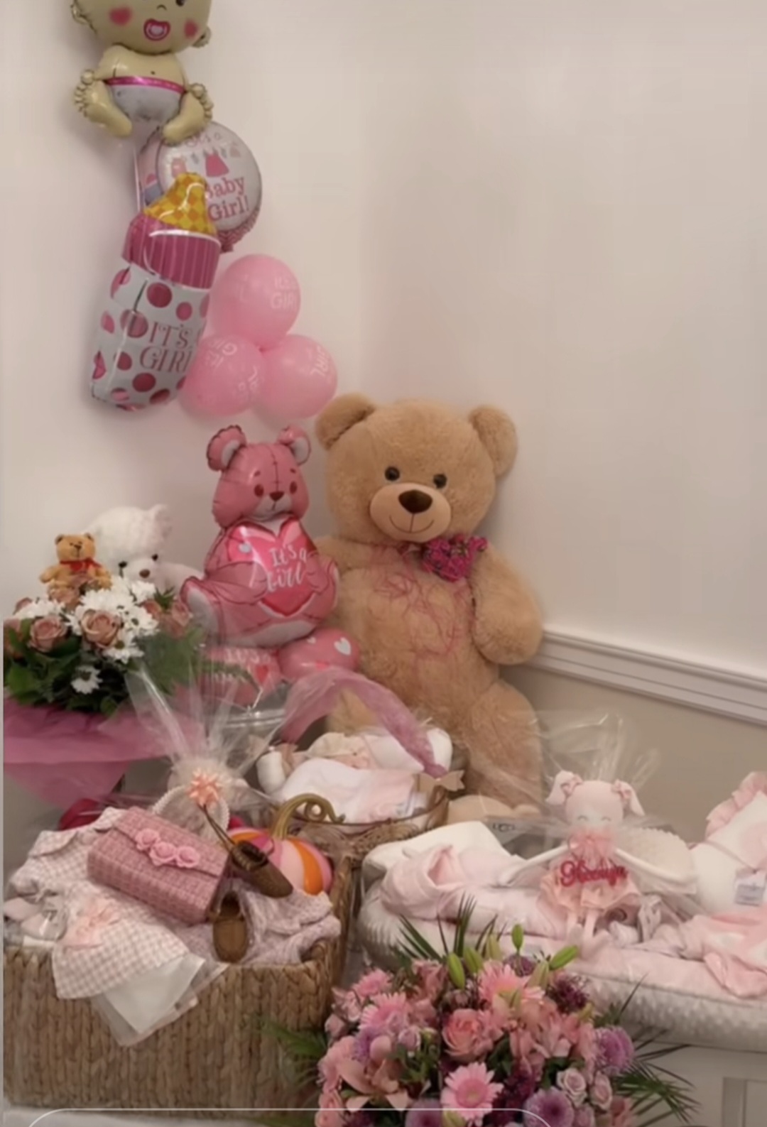 Unuka stiže u dvorac, Dragana Mirković joj sprema doček: Pokazala unukinu sobu, tu su opanci, torta, plišane mede 6 Screenshot 20251024 081150 Instagram