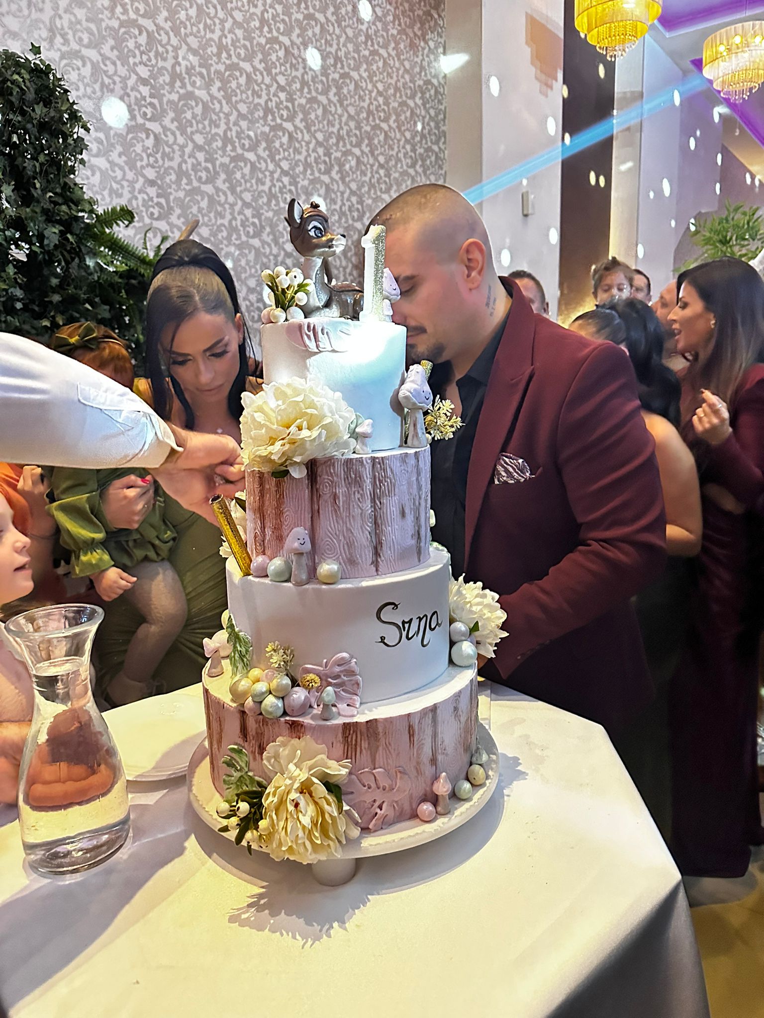 Svi detalji gala slavlja kod Darka Lazića: Pevač jednim gestom raznežio sve goste VIDEO 5 WhatsApp Image 2025 10 06 at 22.16.09