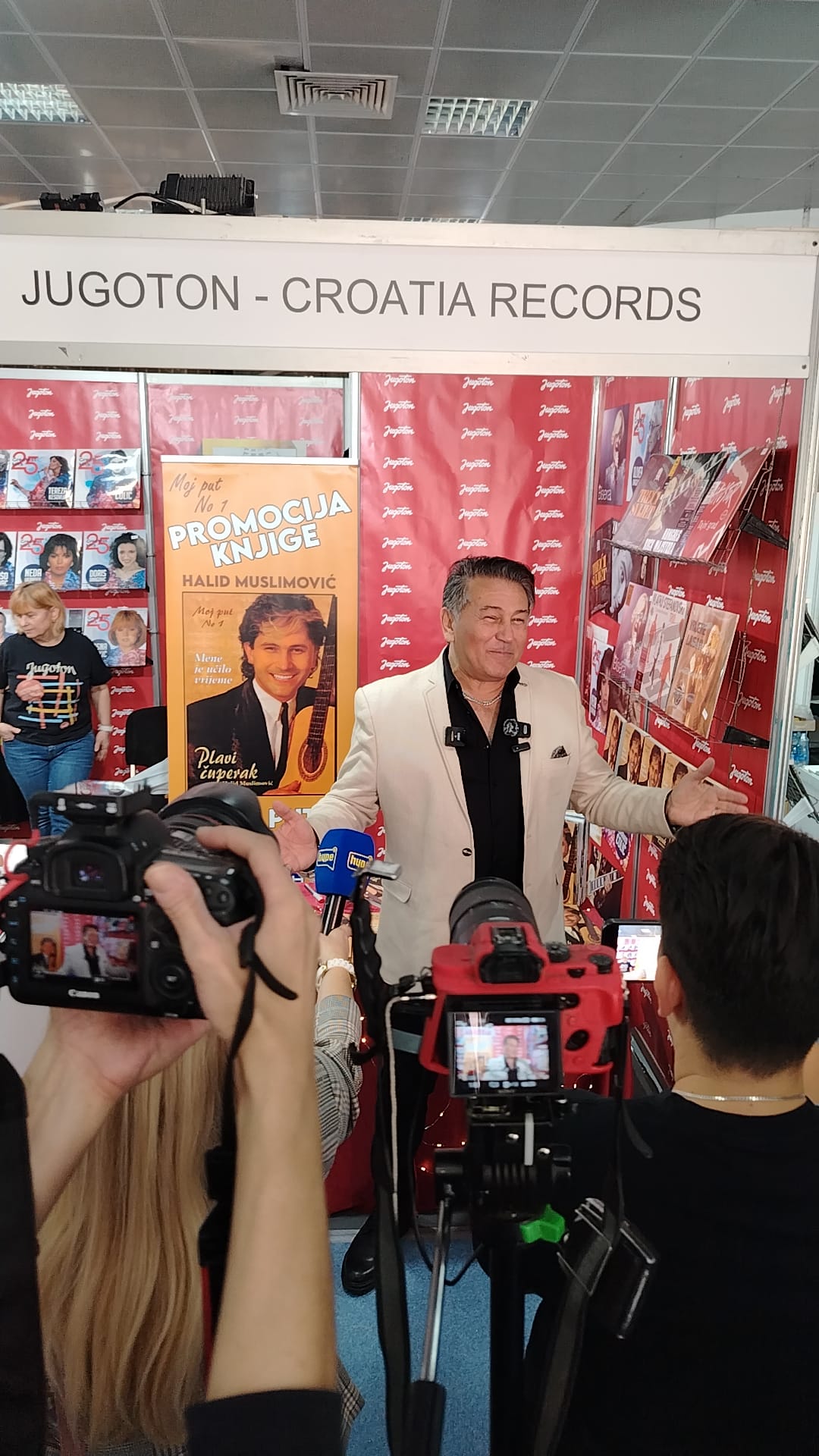 Halid Muslimović predstavio monografiju na Sajmu knjiga u Beogradu FOTO 6 WhatsApp Image 2025 10 29 at 13.50.38