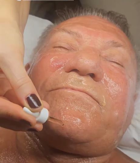 Miloš Bojanić (75) pokazao kako se neguje, video iz salona usijao mreže 6 miloš bojanić