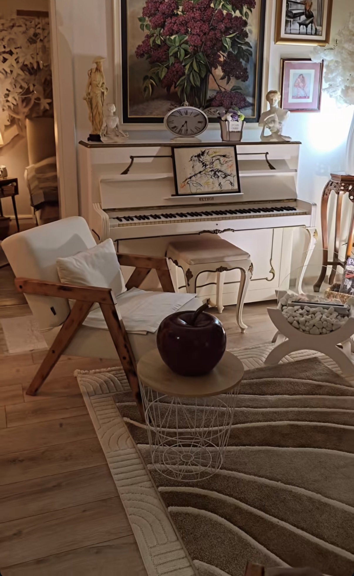 Vila naše glumice u Beogradu izgleda kao iz bajke: Kamin i klavir su samo deo luksuza VIDEO 5 kuca lidije vukicevic 1