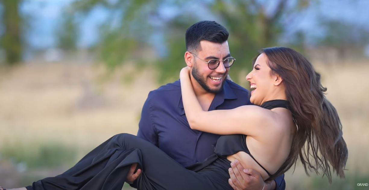 "Nije bitno ko klanja, ko moli se...": Luka Lukić i Almija Krdžalić snimili duet koji će ujediniti region VIDEO 7 luka i almija 12