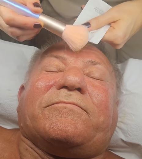 Miloš Bojanić (75) pokazao kako se neguje, video iz salona usijao mreže 8 mbb