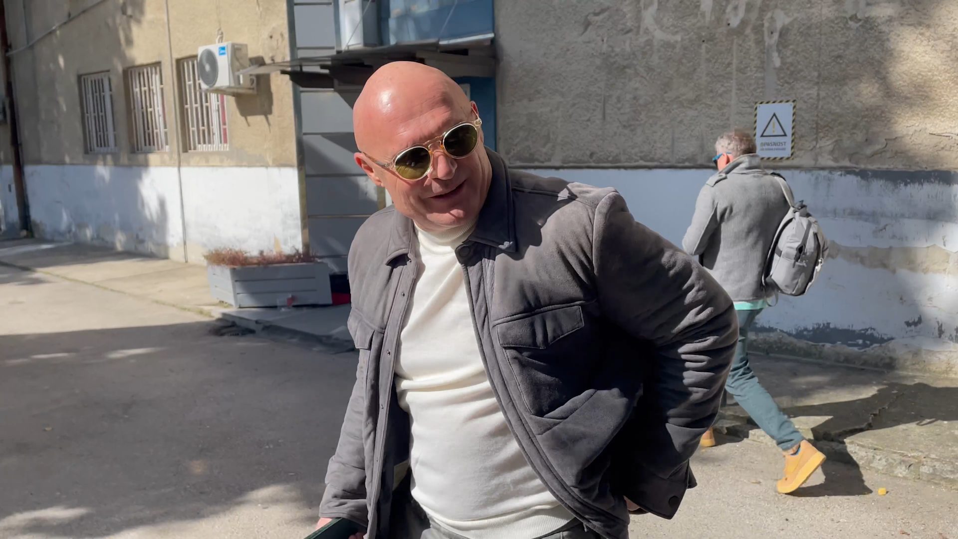 Mili sa knedlom u grlu progovorio o sahrani Halida Bešlića VIDEO 5 mili 1