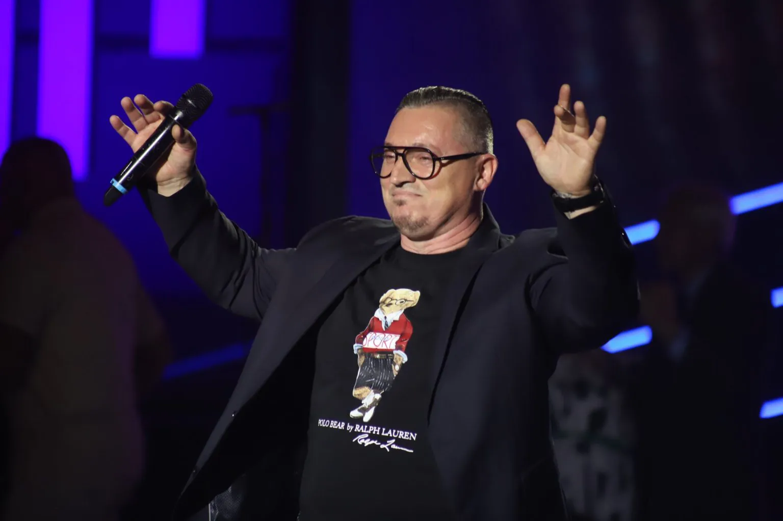 Pevač tvrdi da je vidovit: "Govorili su mi da ćutim, roditelji nikad nisu prihvatili moj dar" 6 romano