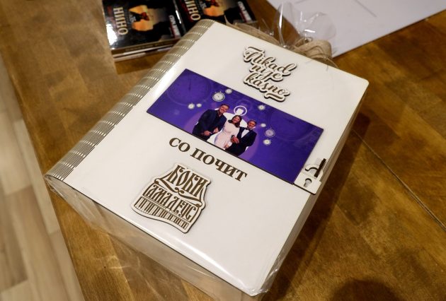 Pred snimanje emisije Nikad nije kasno stigao poseban poklon za Draganu, Žiku i Mareta VIDEO 8 0A0A0001 ok