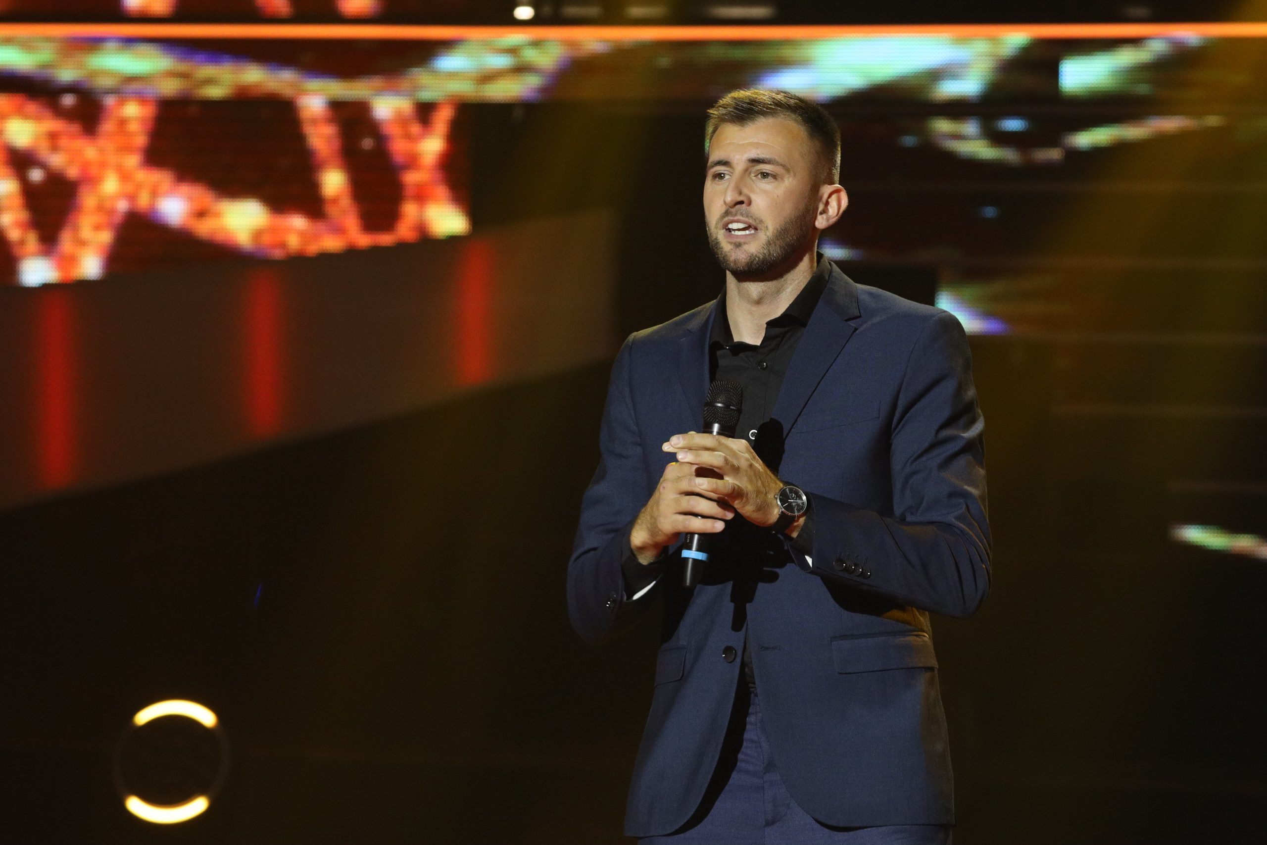 Kad instalater zagreje bolje od peći: Amir istopio članove žirija, Dara mu poručila da je dobar čovek 5 0A0A0829