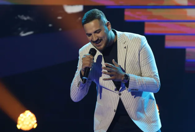 Rođeni brat poznate zvezde Granda u takmičenju, imaju identičan glas VIDEO 4 0A0A1109