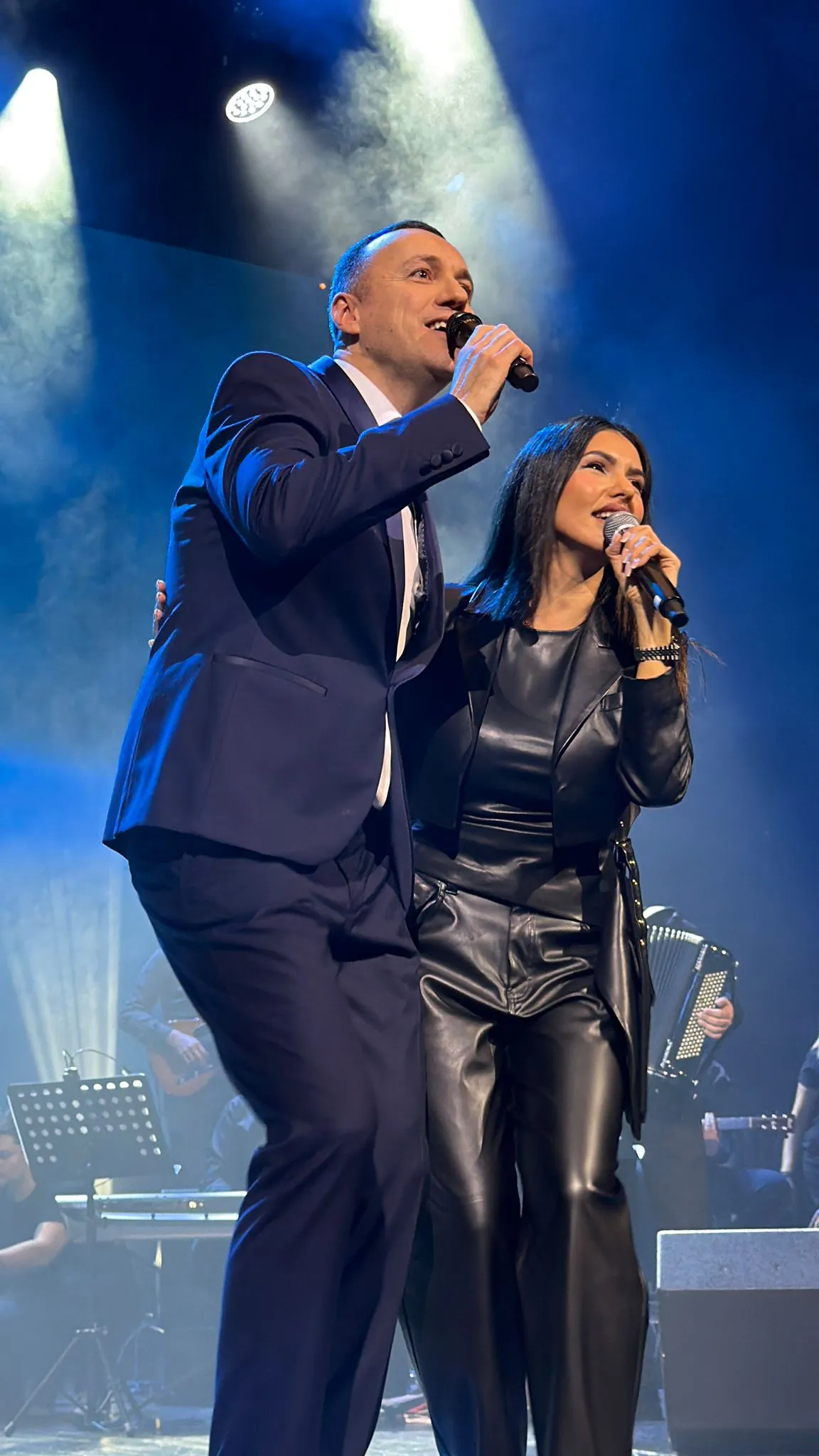 Tanja Savić se krišom pojavila na koncertu Baneta Mojićevića, pevač u neverici VIDEO 6 1764452094742