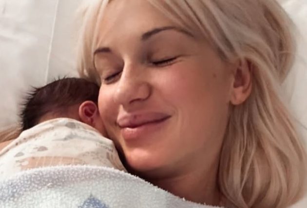 Porodila se Anja Mit: Podelila prvu fotografiju sa sinom iz porodilišta 3 Capture 3