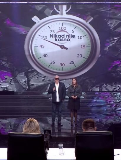 Pevačica se rasplakala u emisiji Nikad nije kasno: "Ovu pesmu posvećujem majci" VIDEO 28 Capture 7