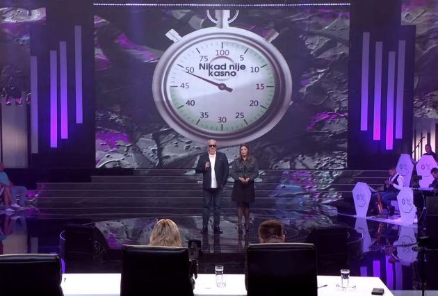 Pevačica se rasplakala u emisiji Nikad nije kasno: "Ovu pesmu posvećujem majci" VIDEO 14 Capture 7