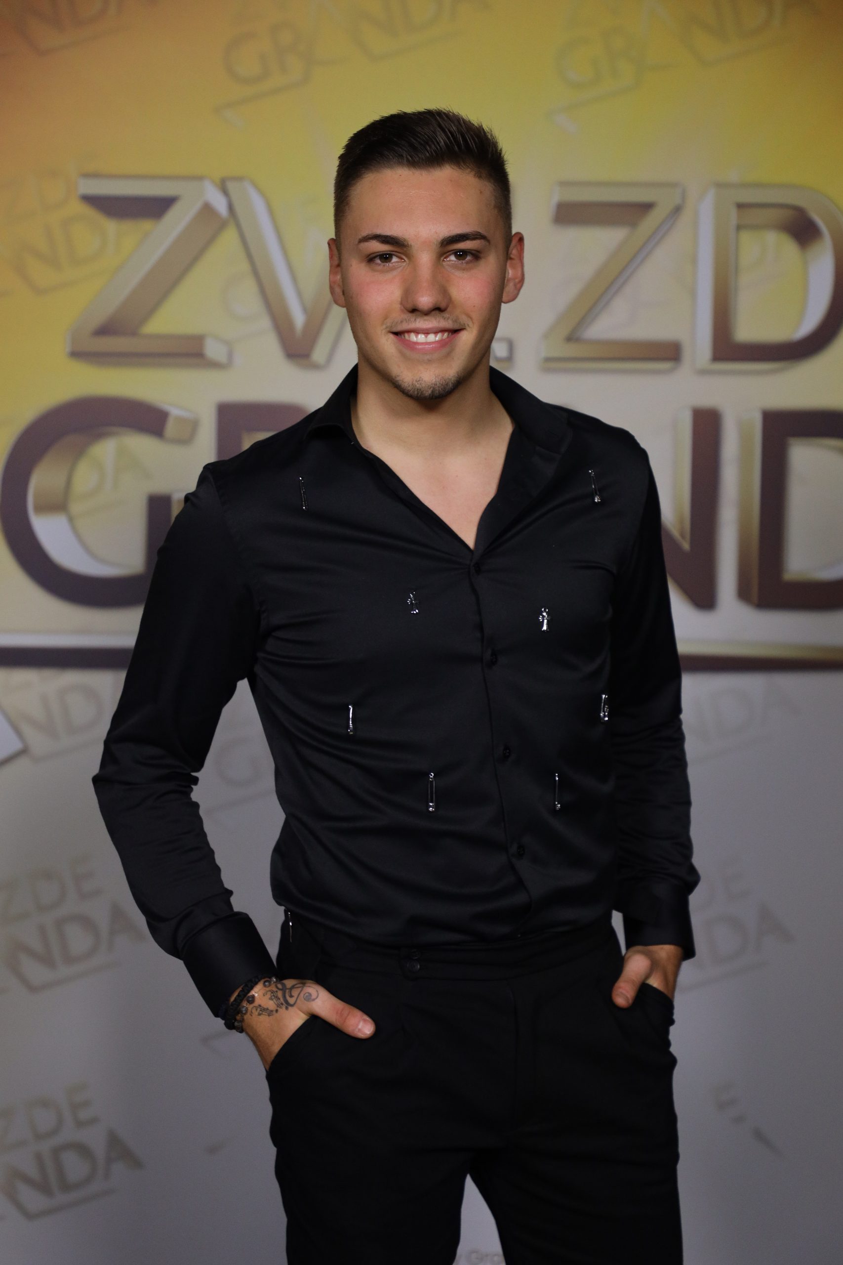 Od psihologa i dizajnera do fudbalera: Saznajte ko su takmičari koji će večeras prvi put zapevati u Zvezdama Granda 10 DAMJAN VRACAR 18 GOD. BANJA LUKA 17