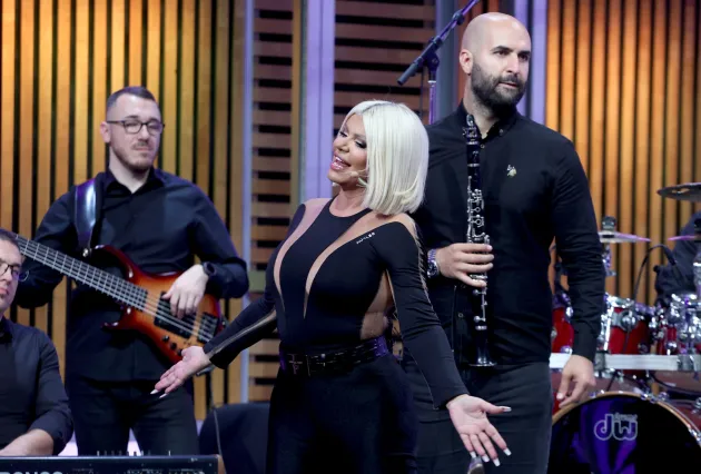 Dara Bubamara otkrila kako je Saša Popović reagovao na njen hit "Kraj i tačka": "Pozvao me je..." VIDEO 9 DARA BUBAMARA GS SNIMANJE 30102025 FOTO PETAR 43 ok