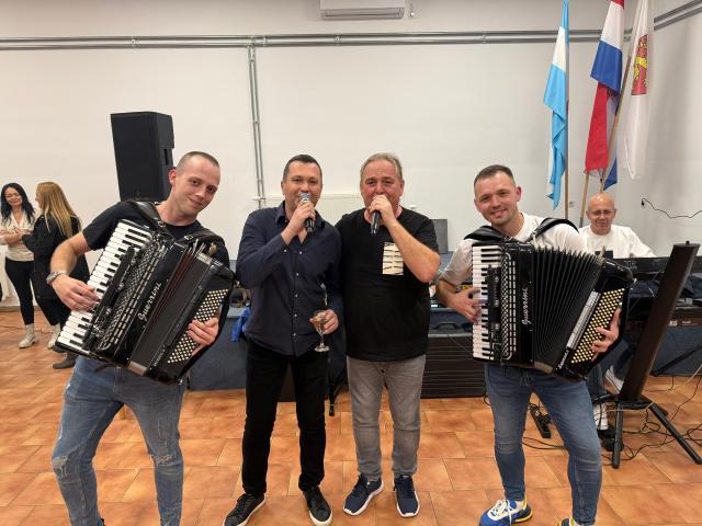 Dva pobednika zapevala na momačkoj večeri, ovakav gušt se ne propušta VIDEO 6 Duba i DJuzo 3