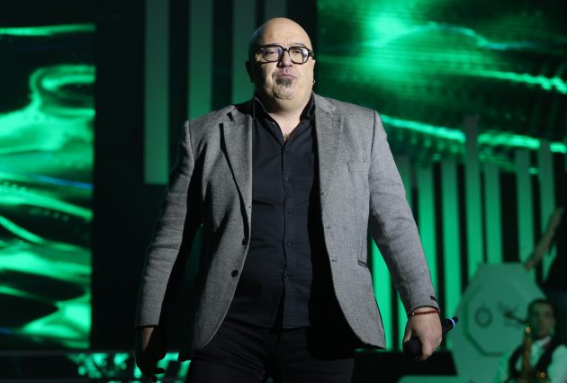 "Džepovi su mi bili puni para": Naš čovek iz Pariza otkrio kako se od rokenrola zarađuje, u "Nikad nije kasno" oduševio sve (VIDEO) 9 E08A0929