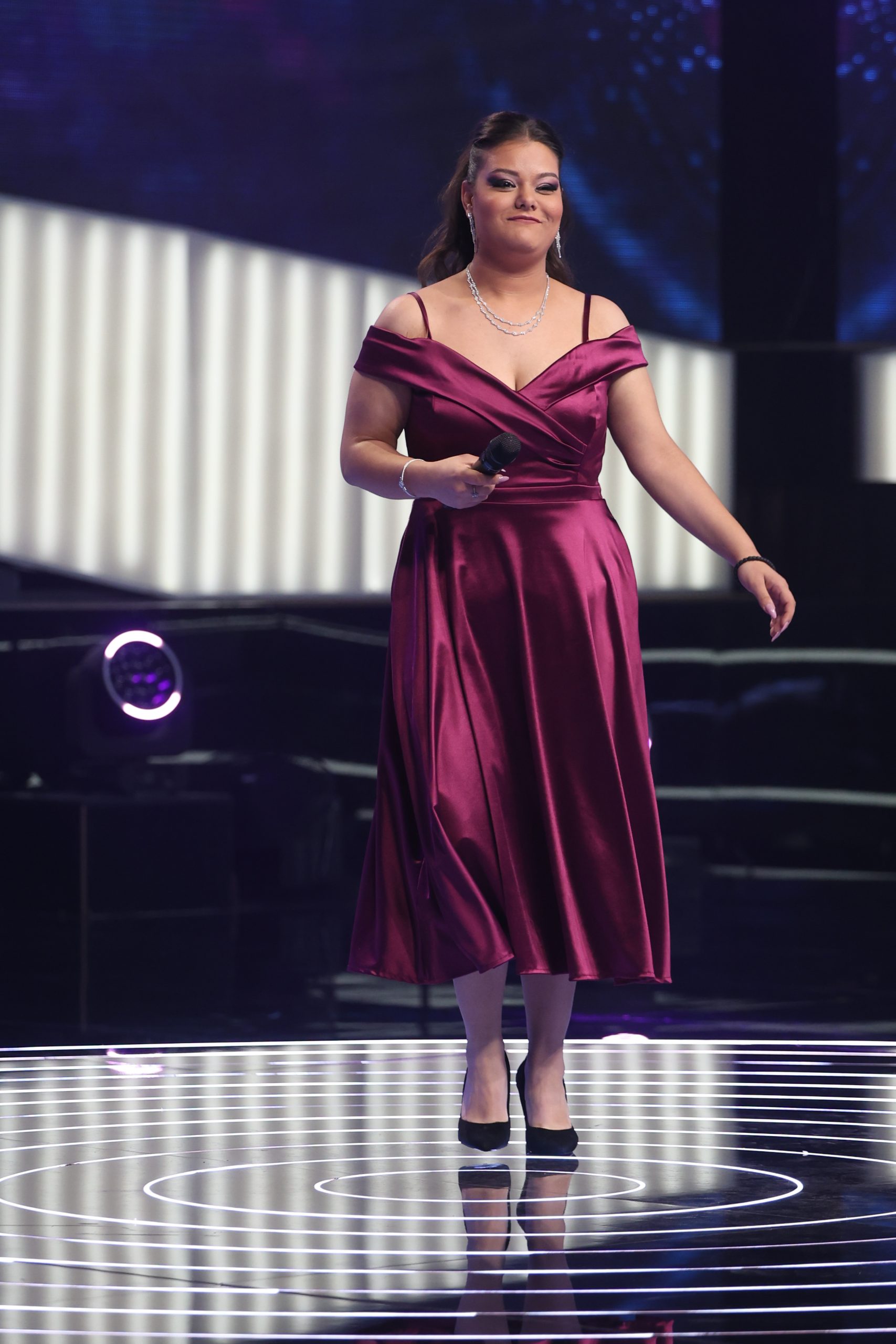 Neverica u studiju, svi ostali bez teksta: Sa samo 16 godina oduvala najveće hitove Bekute i Đurišićke (VIDEO) 8 E08A4586