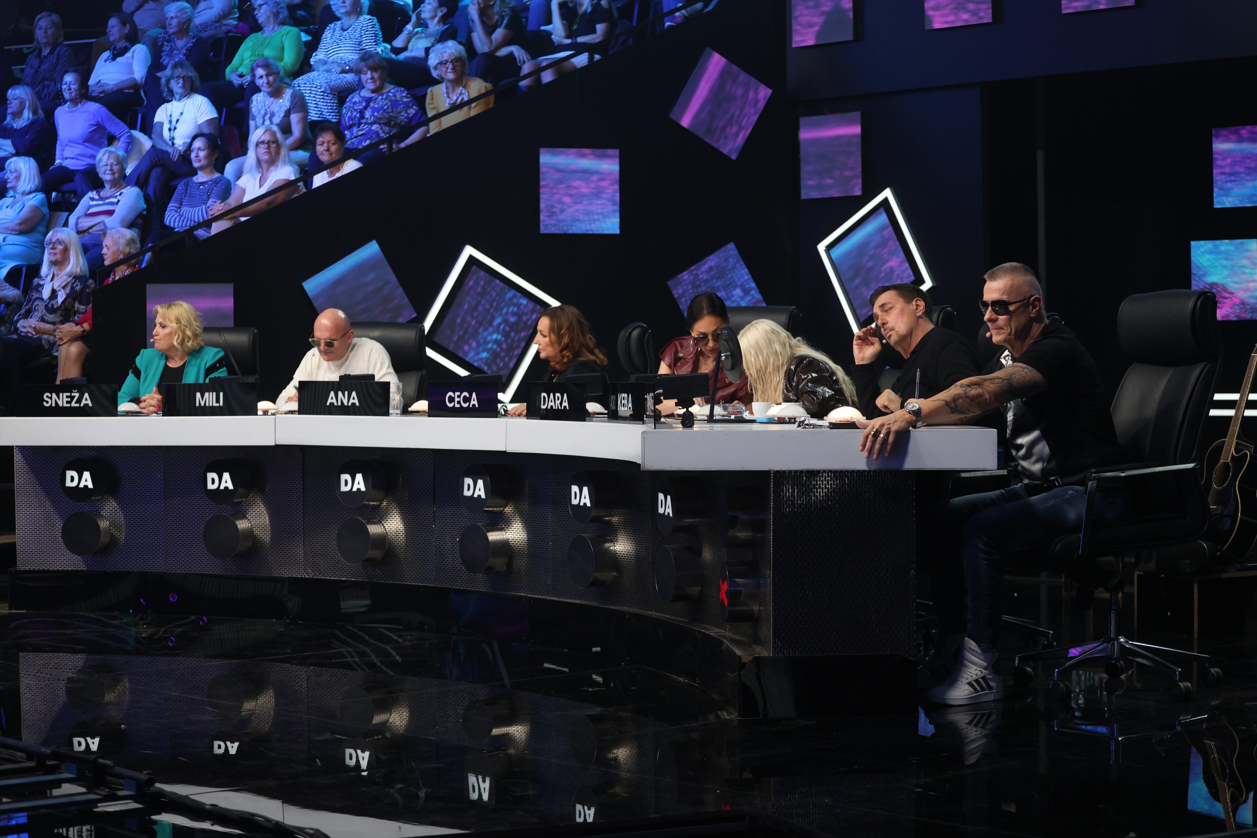 Neverica u studiju, svi ostali bez teksta: Sa samo 16 godina oduvala najveće hitove Bekute i Đurišićke (VIDEO) 3 E08A4687