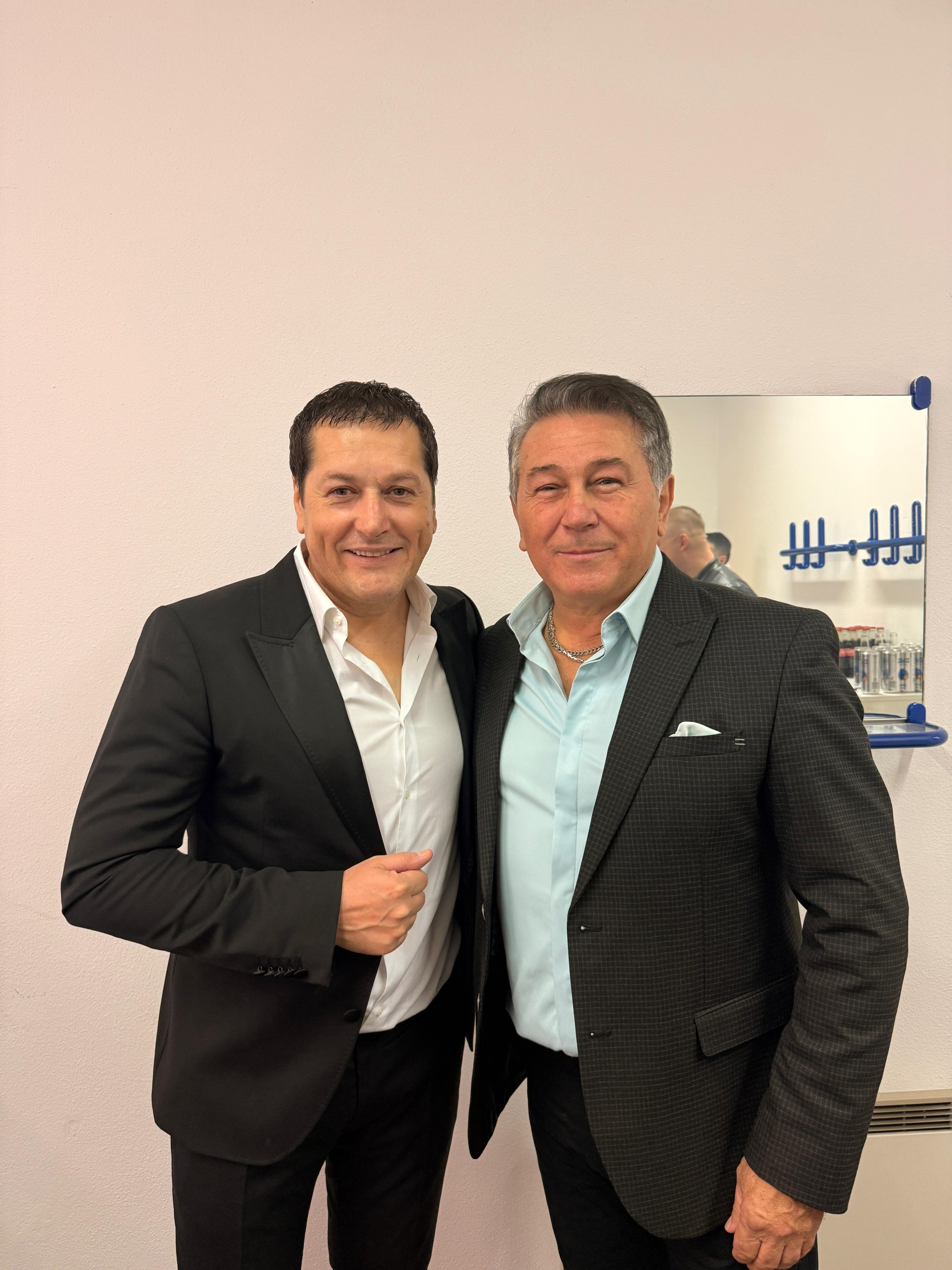 Nema pauze: Halid Muslimović posle spektakla u Beogradu nastupao sa kolegama u Velsu u čast Bešliću 6 Halid 4