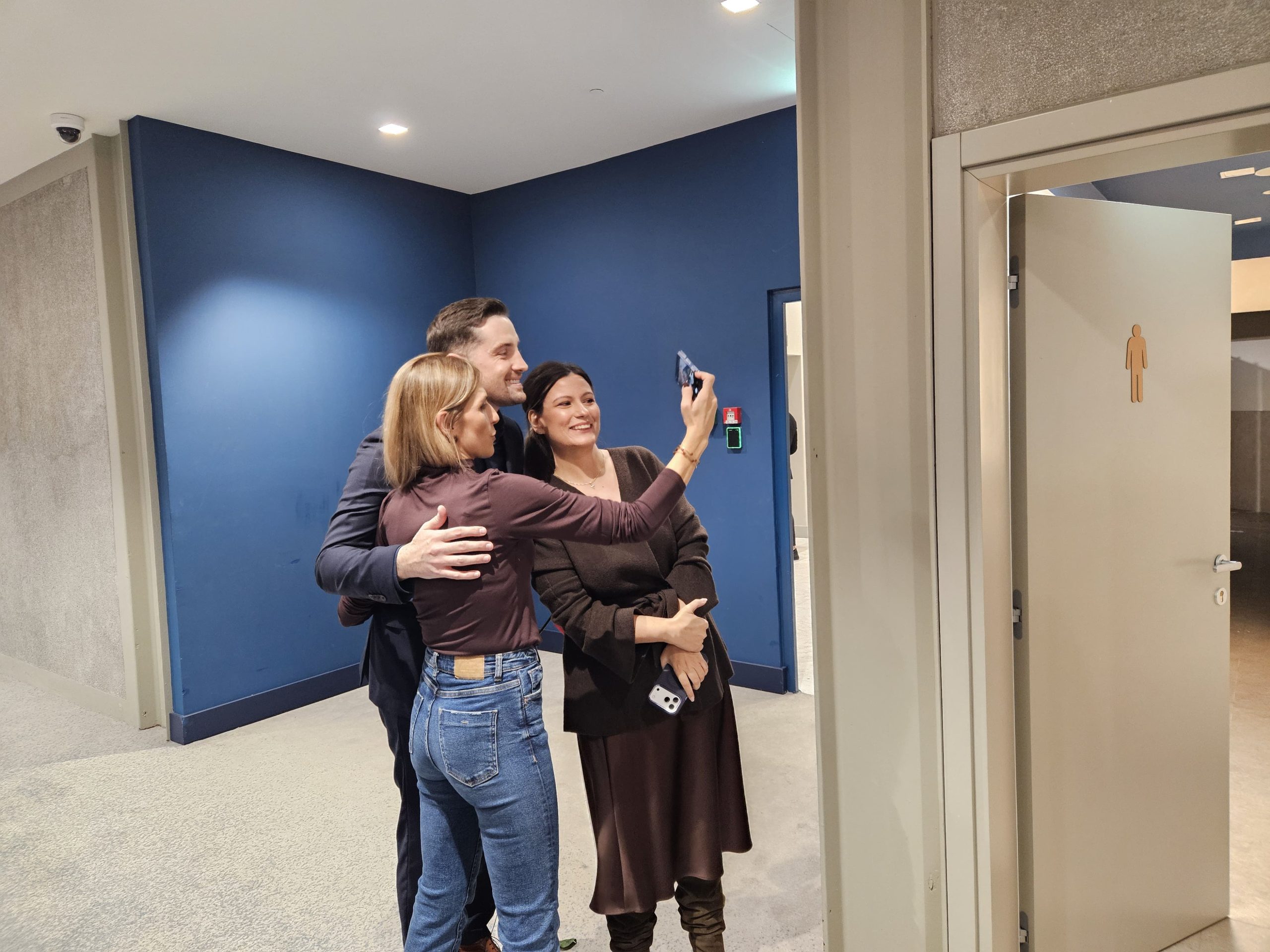 Mirza Selimović započeo spektakl prepun iskrenih emocija: "Ne mogu da verujem da sam napunio Sava centar" VIDEO 8 IMG 20251115 WA0066