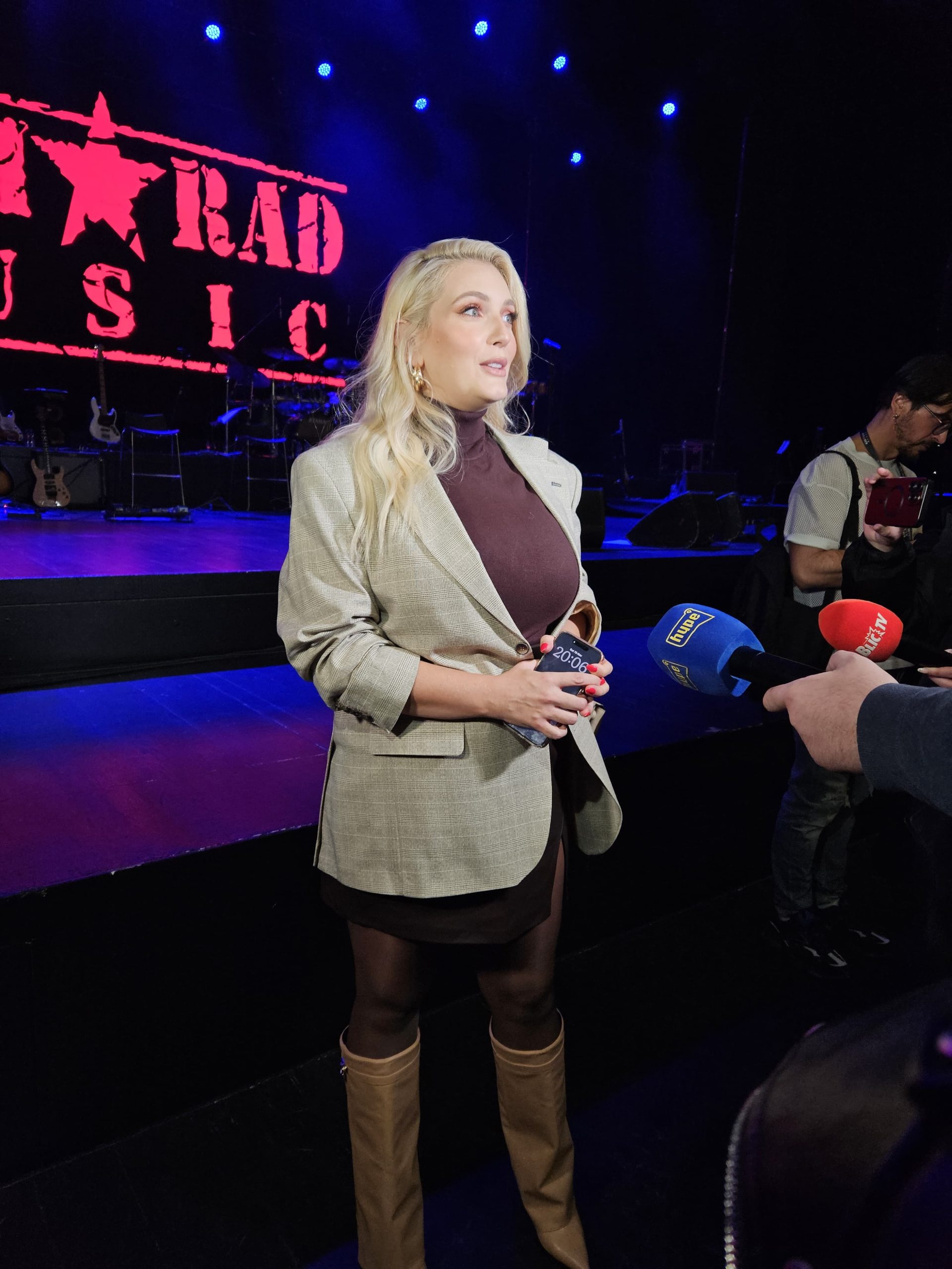 Mirza Selimović započeo spektakl prepun iskrenih emocija: "Ne mogu da verujem da sam napunio Sava centar" VIDEO 7 IMG 20251115 WA0113