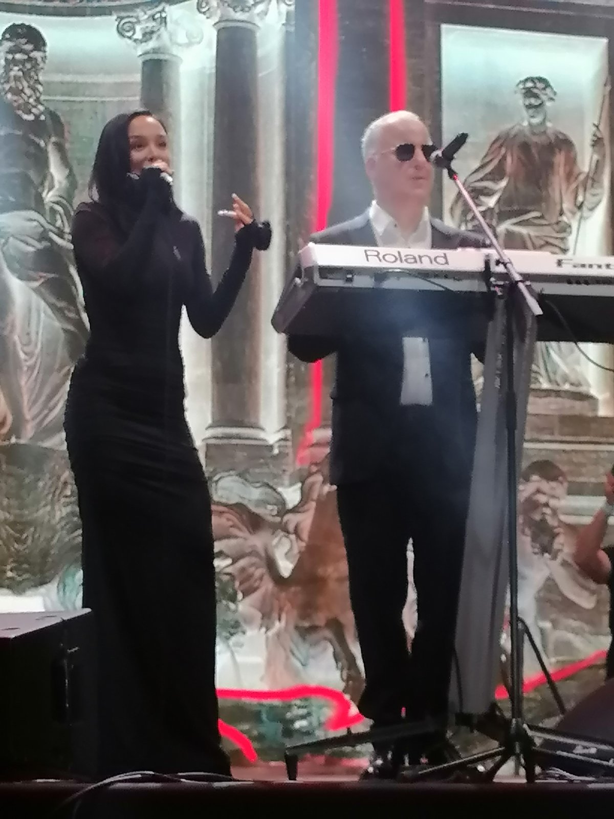 Saša Matić priredio spektakl za pamćenje u prepunom Spensu, ovo će se dugo prepričavati VIDEO 7 IMG 68eebd21a6a2fef4c852f98173891ed7 V