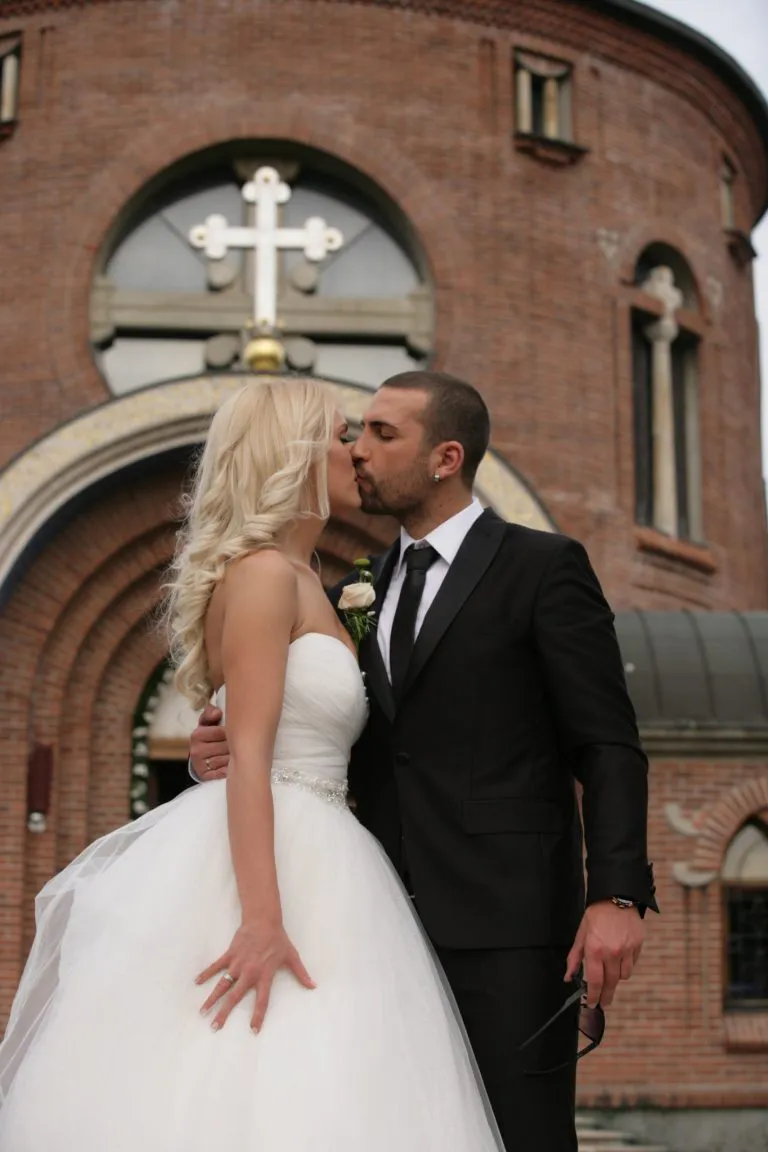 Danas čekaju treće dete, a ovako je izgledala svadba najpopularnijeg para iz Zvezda Granda 5 IMG 1675 2 768x1152 1