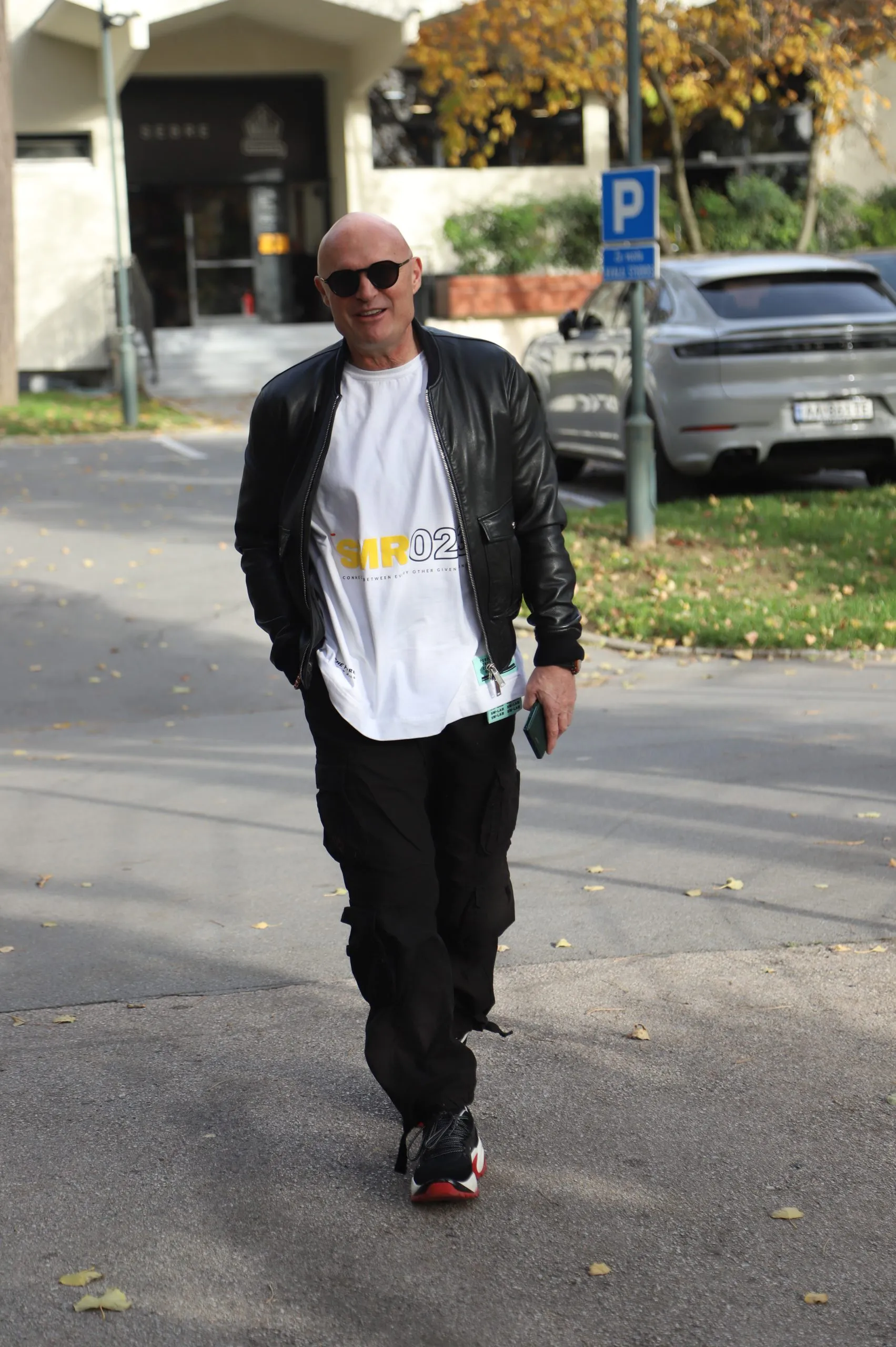 Nikad urbaniji Milijev stajling: Ovakve pantalone malo ko može da iznese VIDEO 6 IMG 2083