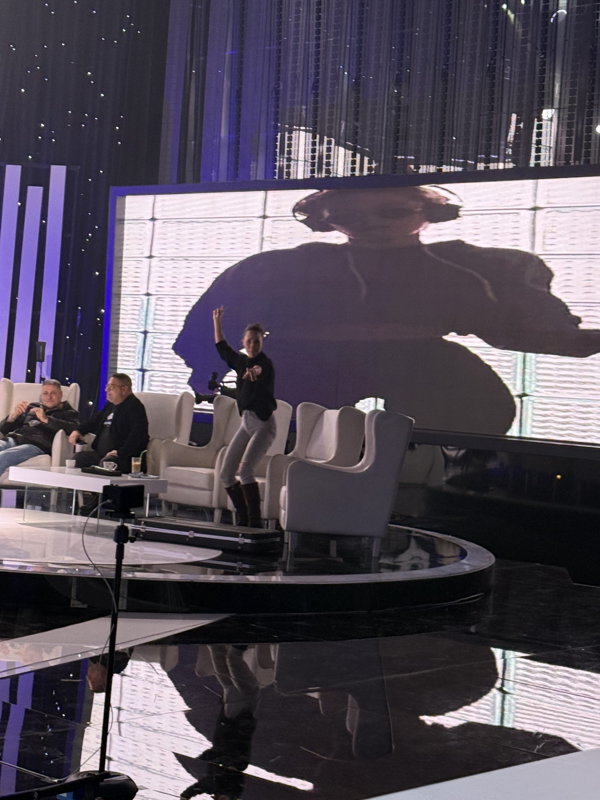 Vodimo vas iza scene Nikad nije kasno: Evo šta se dešava na tonskoj probi 7 IMG 2948