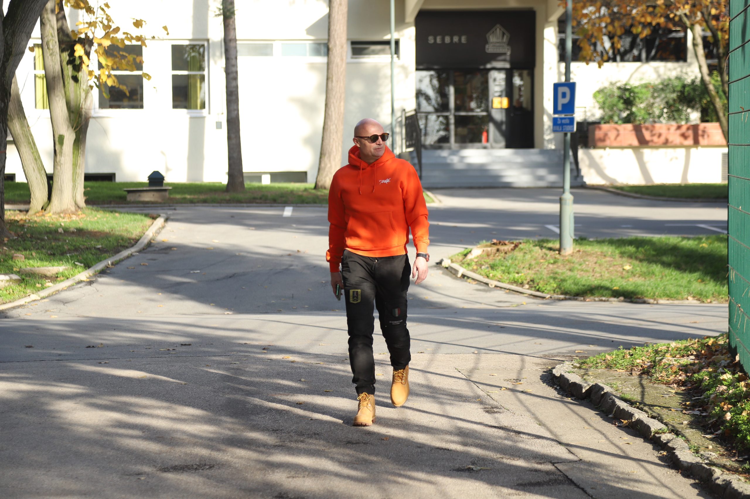 Milijev današnji stajling je samo za ozbiljne šmekere: Svi komentarišu da ide u korak sa svetskim trendovima VIDEO 6 IMG 3576