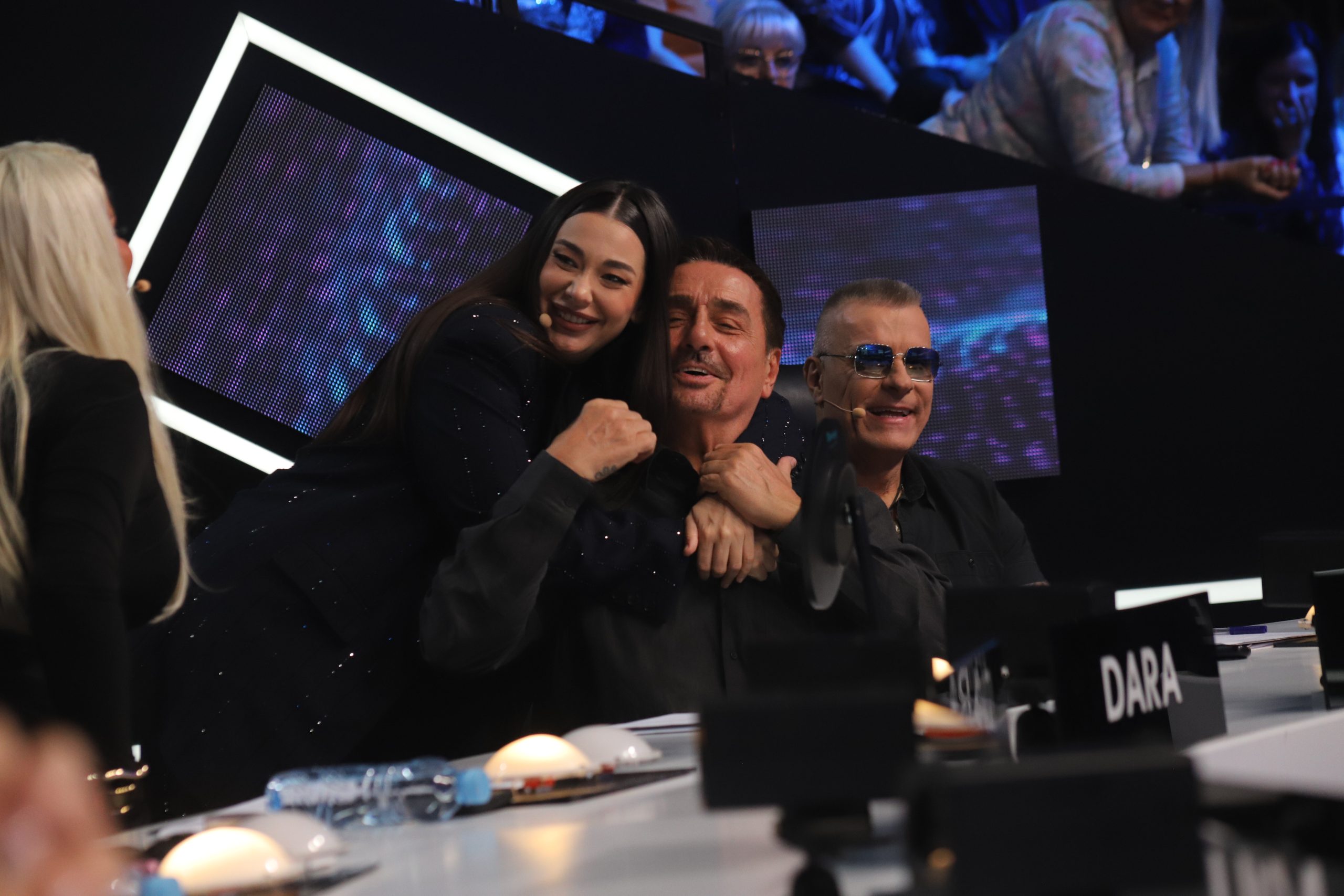 Ludilo u ''Zvezdama Granda'': Dara nasrnula na Kebu, Mili ga ljubio u čelo, pevač ostao šokiran 8 IMG 5913