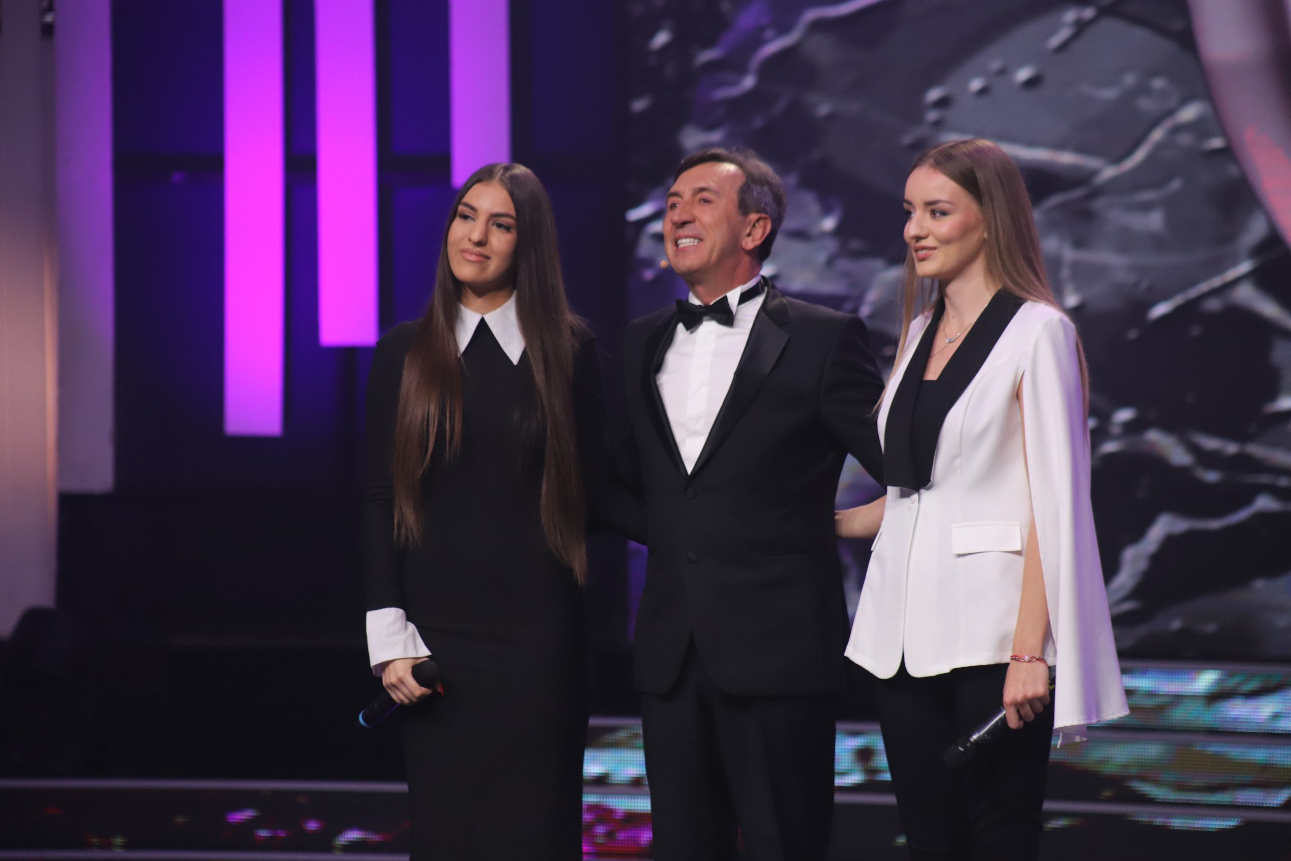 Kada su ćerke takmičara zapevale u Nikad nije kasno, sve je stalo: Ovakav nastup dugo niste videli na televiziji VIDEO 7 IMG 7503