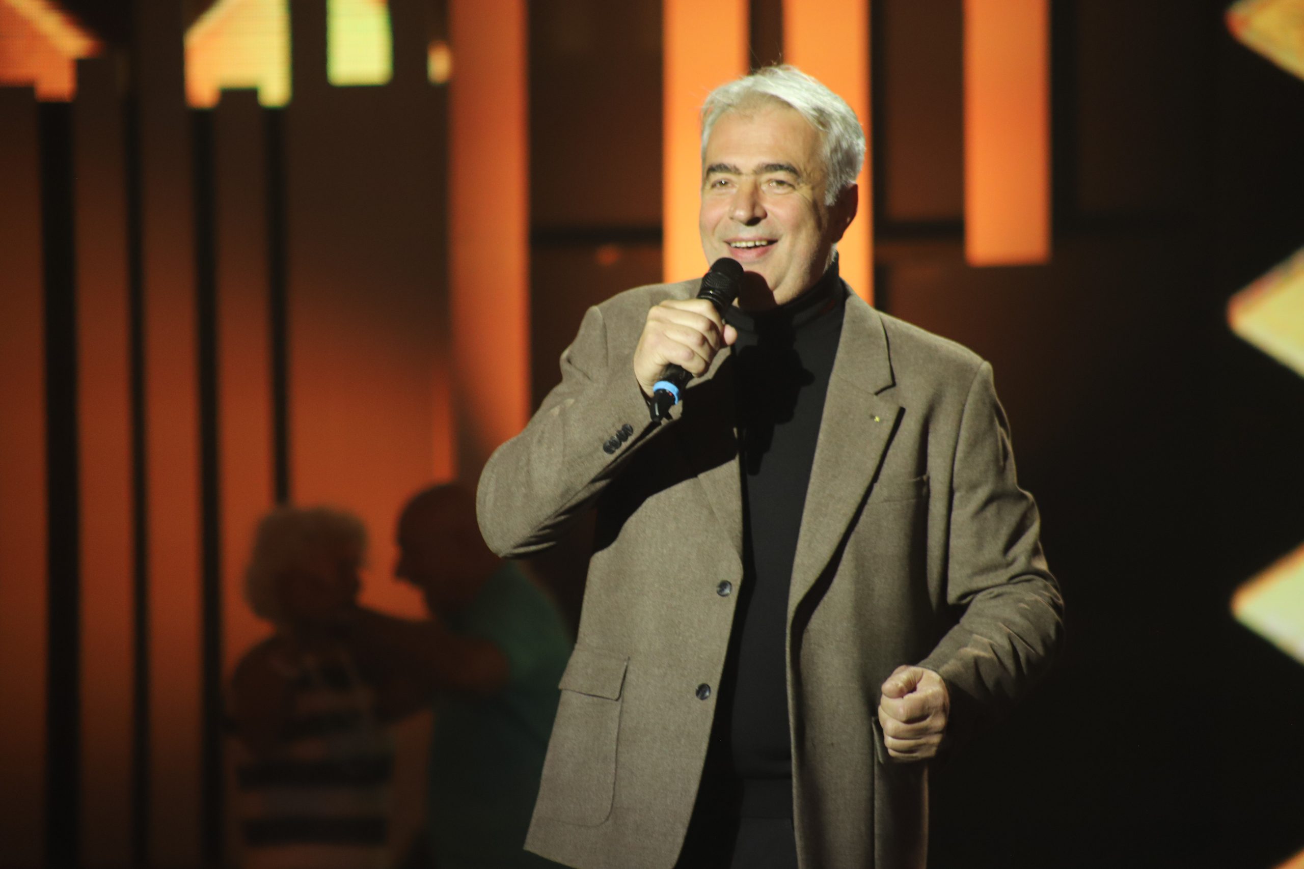 Bivši skijaš u emisiji "Nikad nije kasno": Stao na scenu Granda, a kad je pustio glas, svi su se iznenadili (VIDEO)