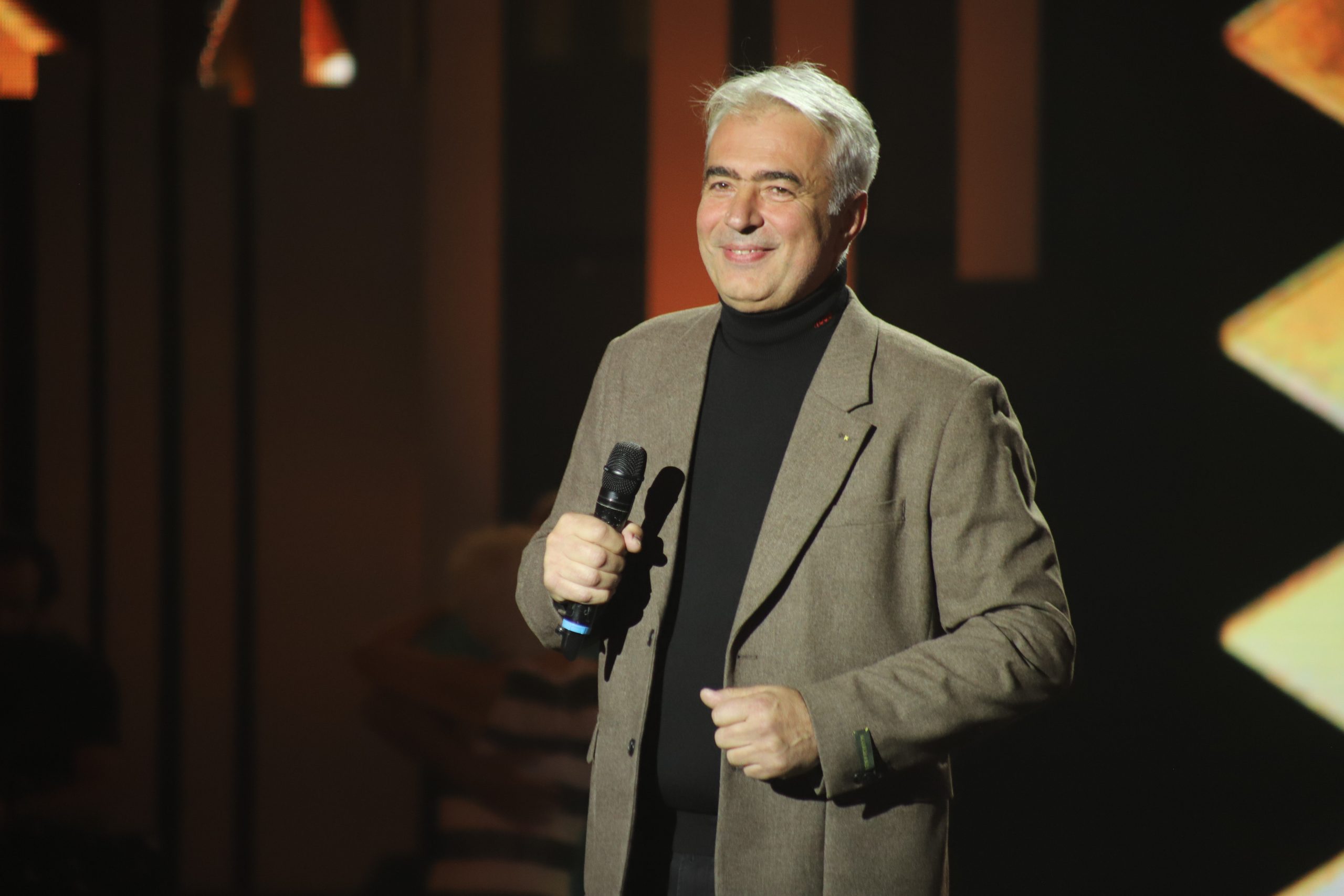 Bivši skijaš u emisiji "Nikad nije kasno": Stao na scenu Granda, a kad je pustio glas, svi su se iznenadili (VIDEO)