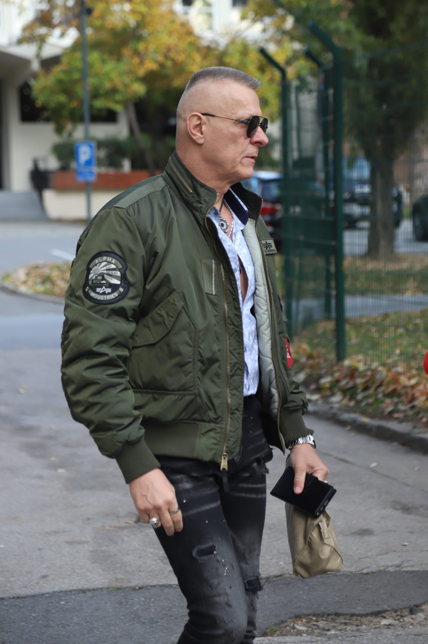 Zavirite u torbicu Đorđa Davida, roker nosi ono što ni ženama ne bi palo na pamet VIDEO 5 IMG 9828