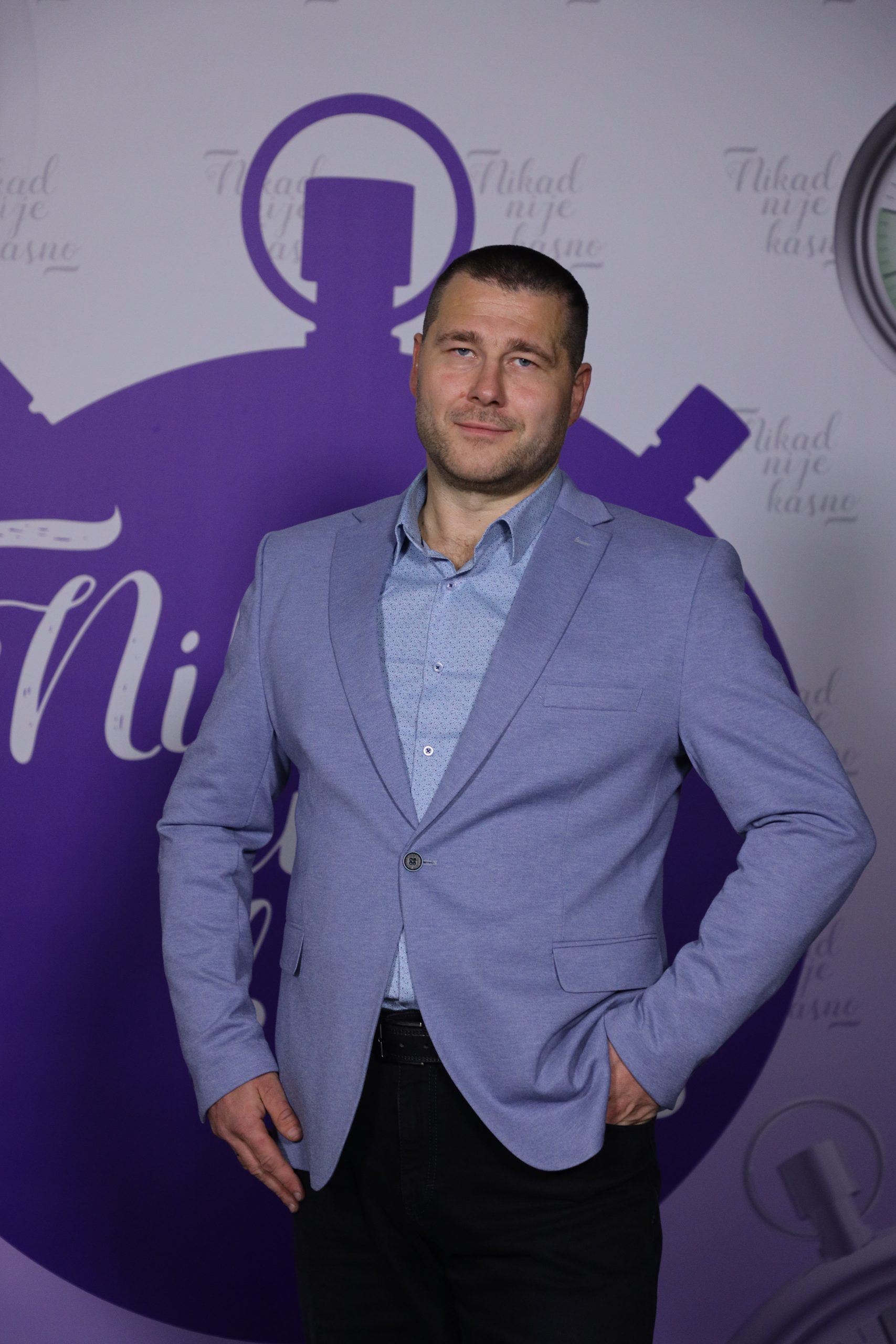 Njih šestoro će se večeras pojaviti u emisiji "Nikad nije kasno", evo ko su i odakle dolaze 7 IVAN LUKIC 45 GOD. BEOGRAD 18