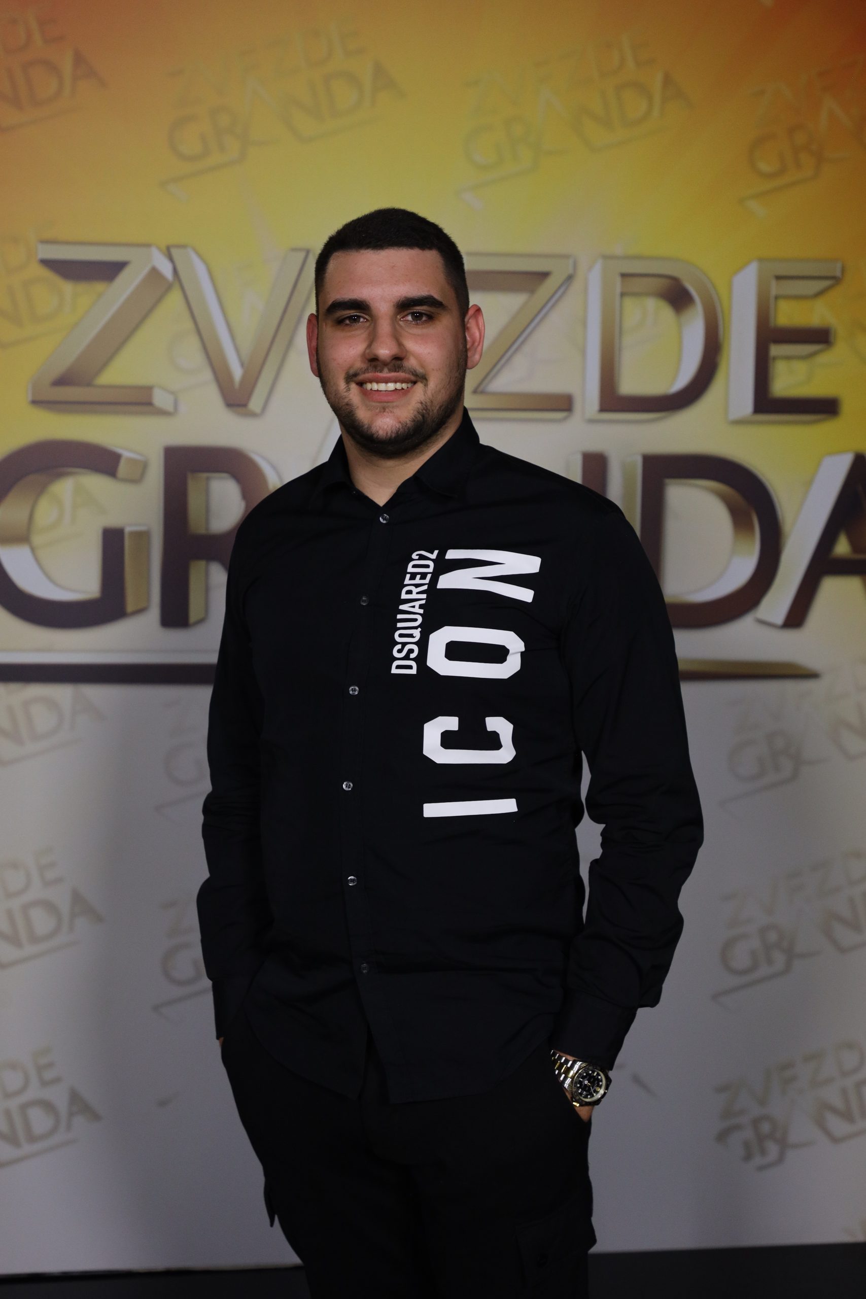 Od psihologa i dizajnera do fudbalera: Saznajte ko su takmičari koji će večeras prvi put zapevati u Zvezdama Granda 12 JOVICA IVANOVIC 22 GOD. BIJELJINA 5