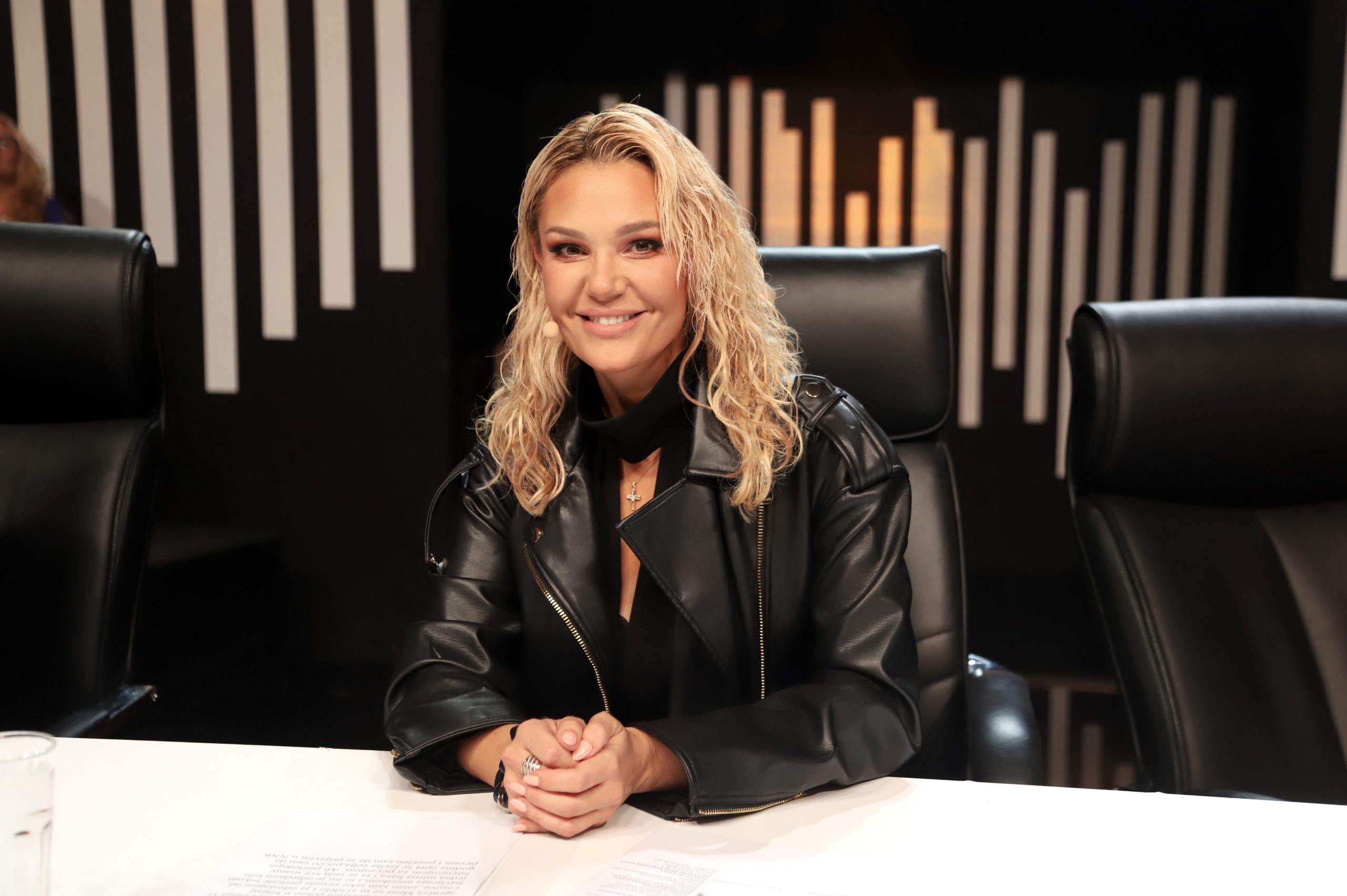 Ovo je muž Lene Kovačević: Pevačica više od 15 godina uživa u ljubavi sa biznismenom koji je ozbiljan šmeker FOTO 5 LENA KOVACEVIC NNK SNIMANJE 21102025 FOTO ELENA 2 ok