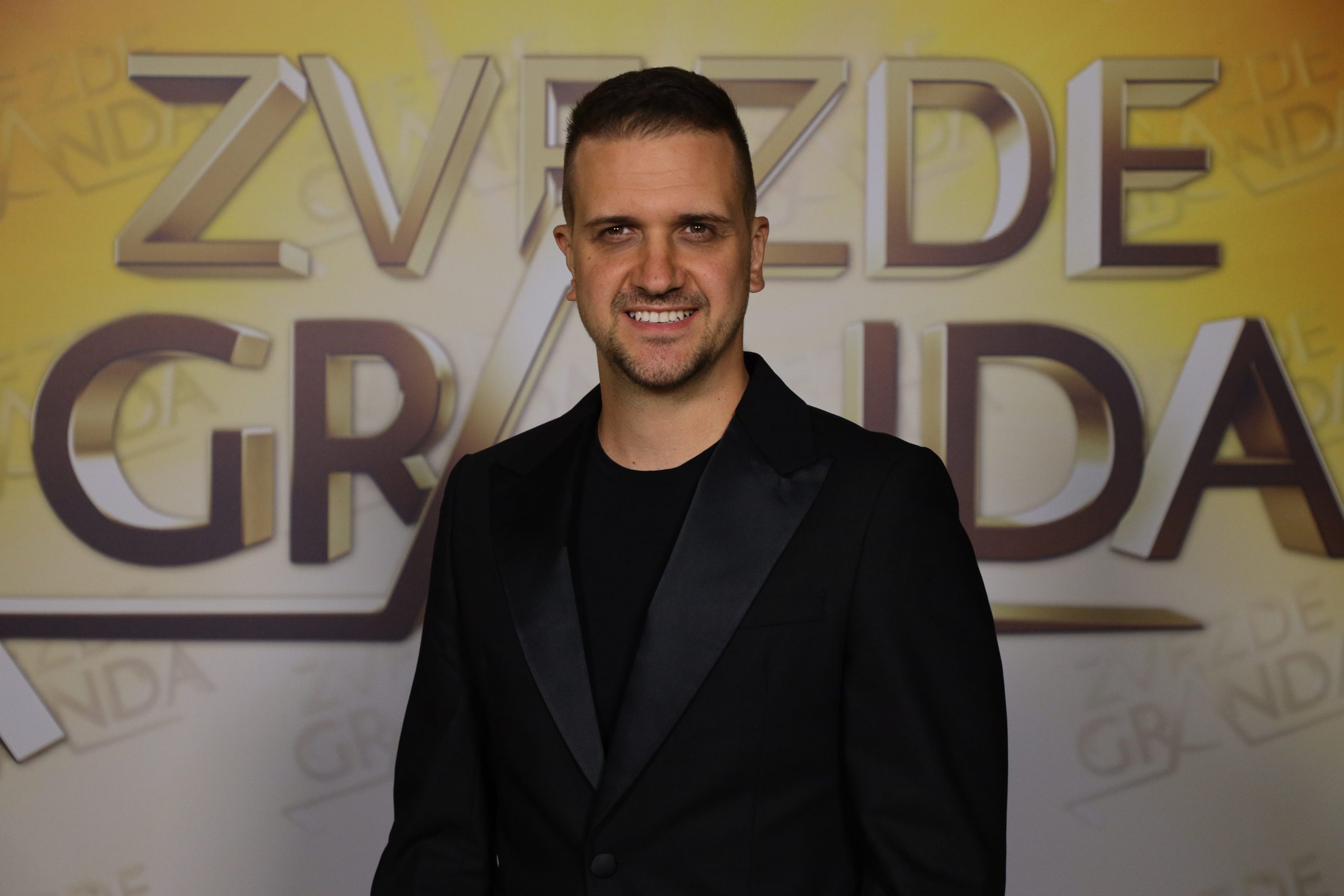 Ekskluzivno predstavljamo takmičare koji će se pojaviti na sceni: Zvezde Granda večeras donose nova iznenađenja 24 MARKO MILOJEVIC 31 GOD. SEVOJNO 11 1