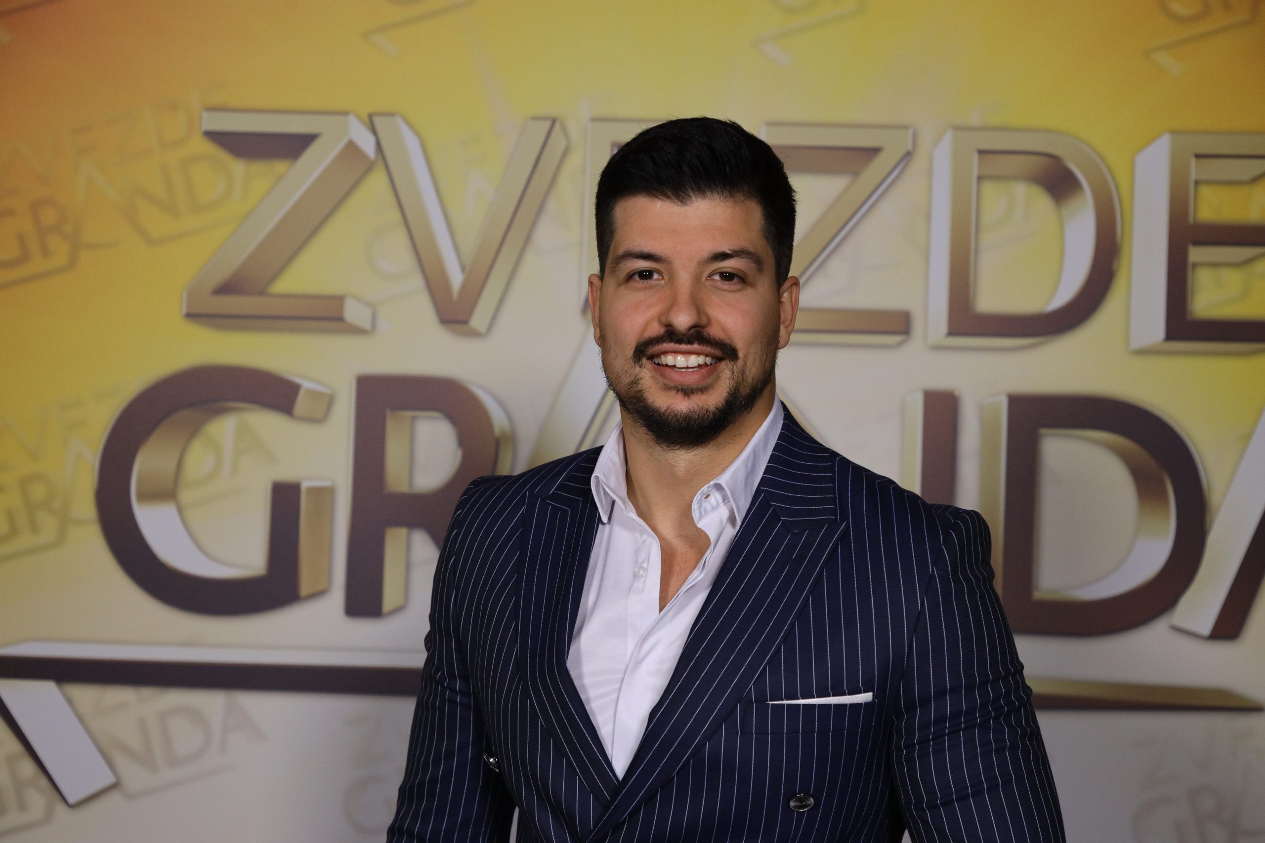 Ekskluzivno predstavljamo takmičare koji će se pojaviti na sceni: Zvezde Granda večeras donose nova iznenađenja 7 NIKOLA DJURIC 30 GOD. ZEMUN 18