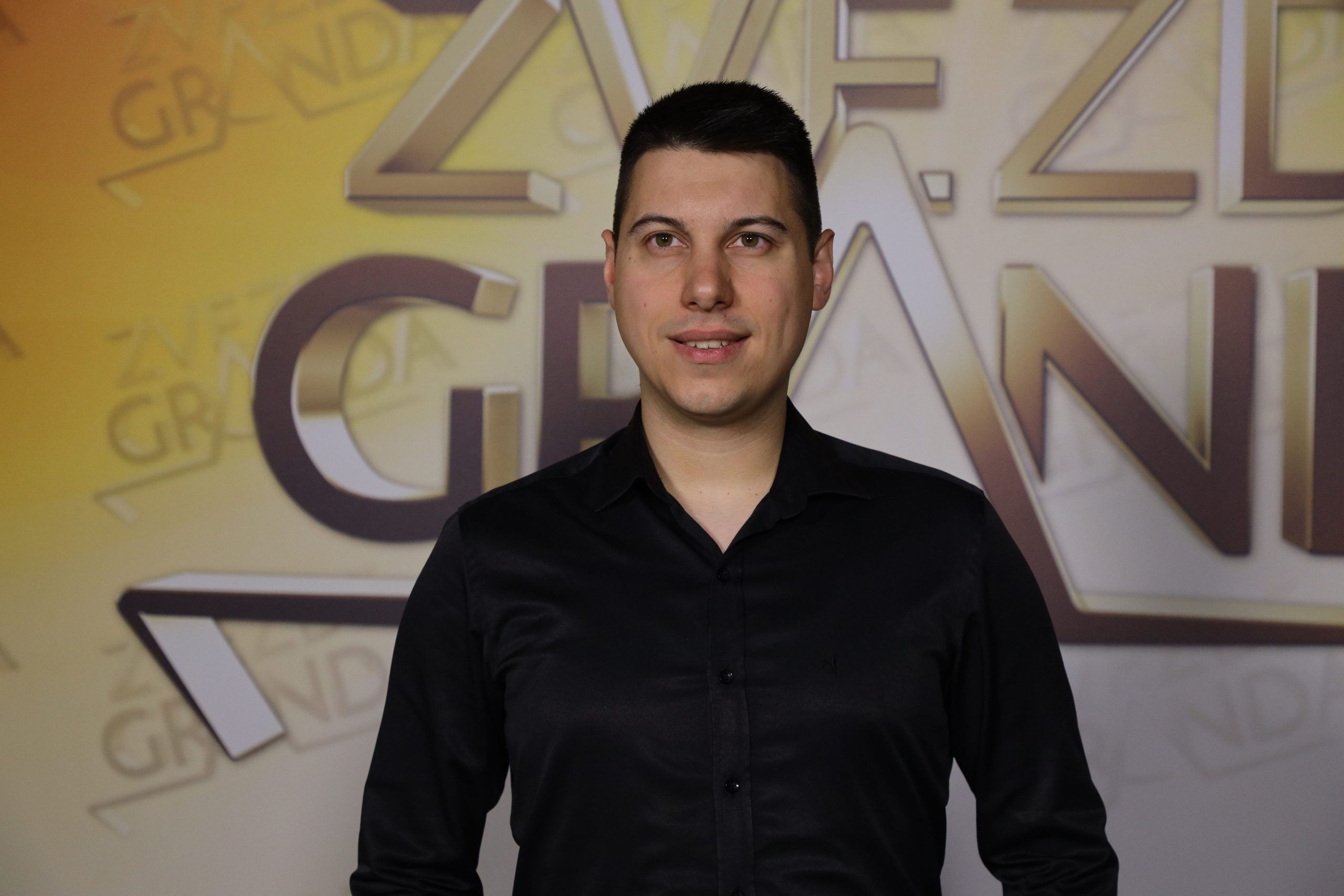 Ekskluzivno predstavljamo takmičare koji će se pojaviti na sceni: Zvezde Granda večeras donose nova iznenađenja 14 NIKOLA SAVIC 28 GOD. PROKUPLJE 7