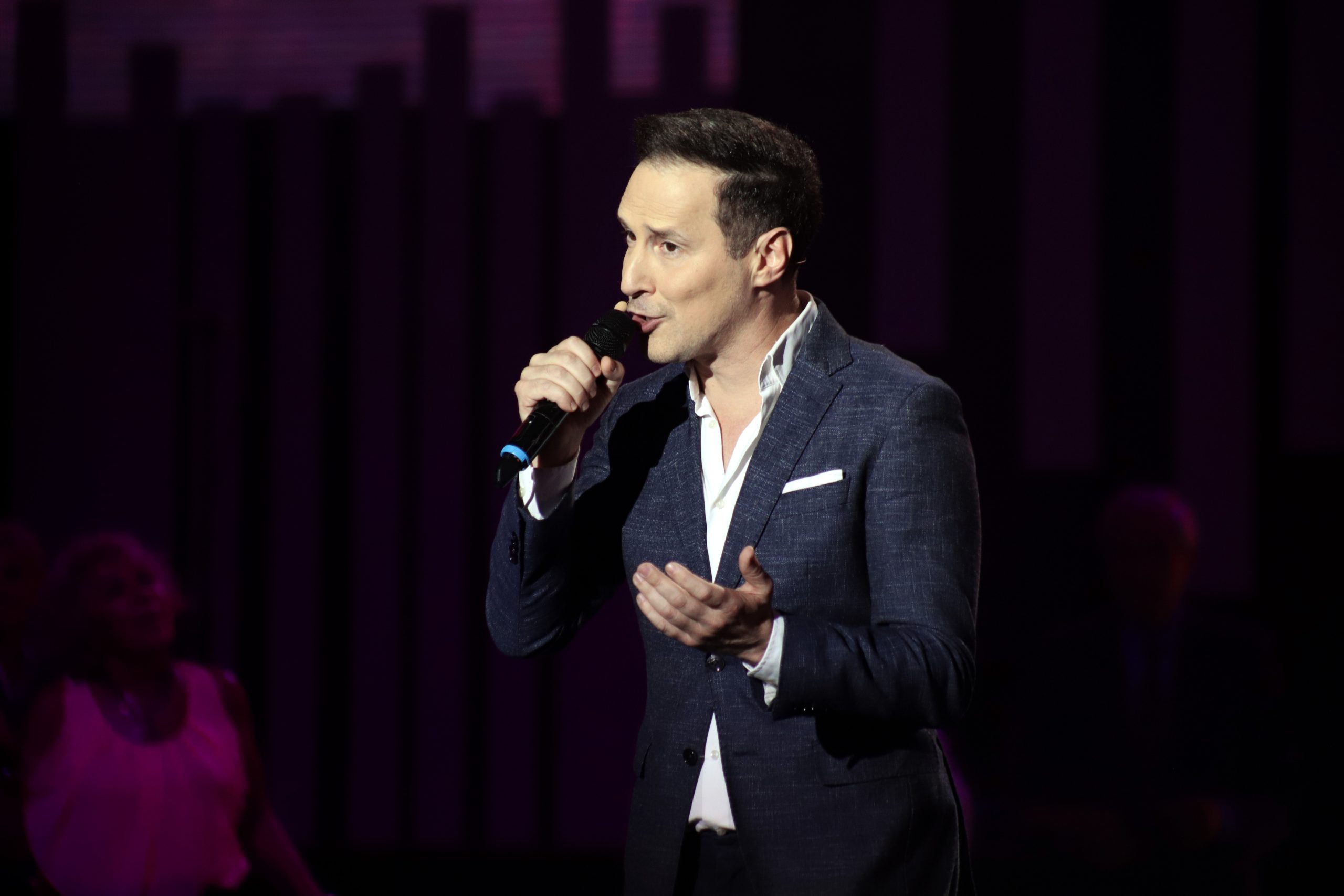 INTERVJU Peđa Jovanović otkrio zašto žene čine veći deo njegove publike: "Srećan sam zbog toga" VIDEO 2 PEDJA JOVANOVIC NNK SNIMANJE 09102025 FOTO ELENA 48 ok