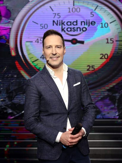 INTERVJU Peđa Jovanović otkrio zašto žene čine veći deo njegove publike: "Srećan sam zbog toga" VIDEO 32 PEDJA JOVANOVIC NNK SNIMANJE 09102025 FOTO MUNJA 52 ok