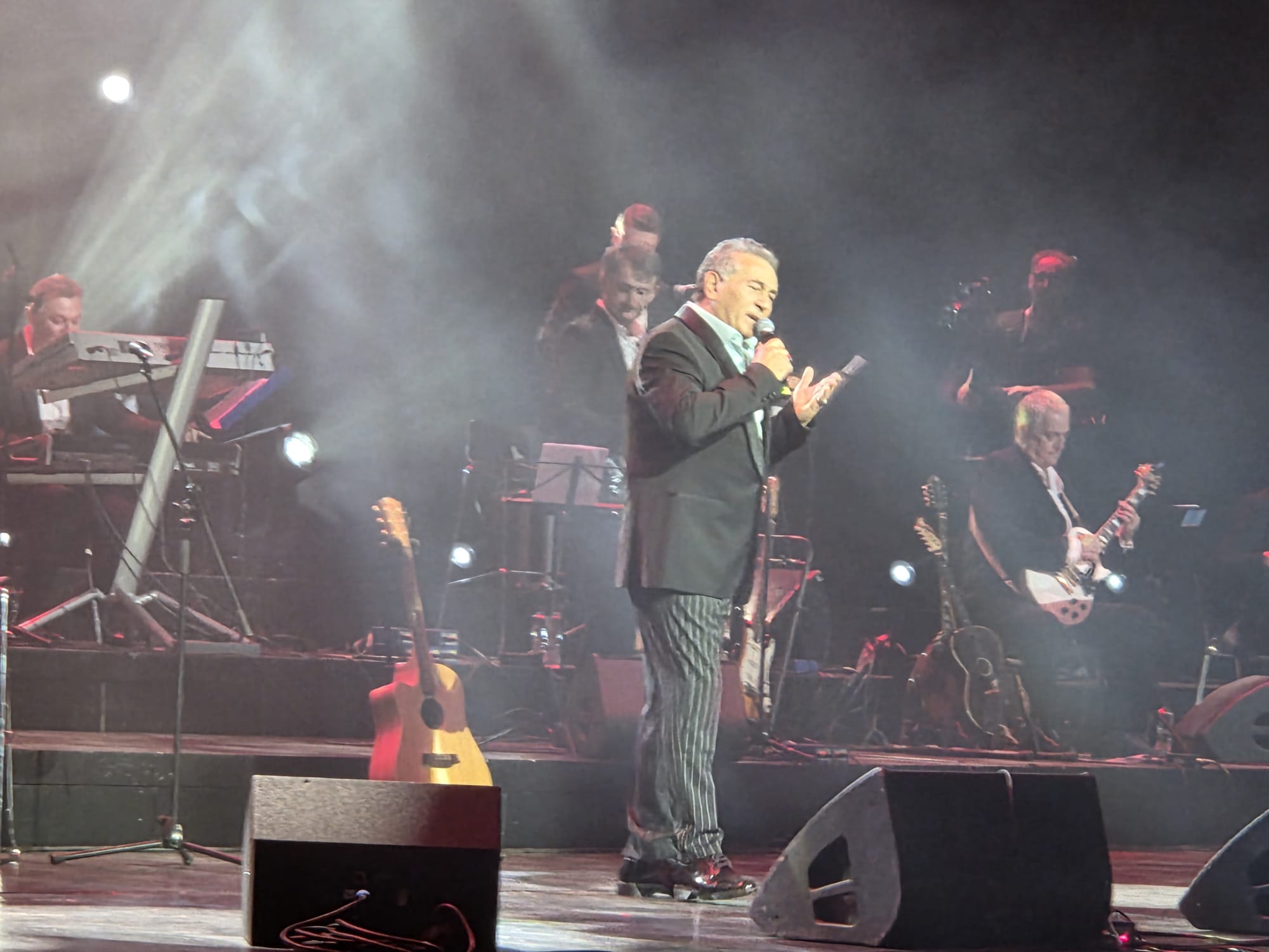 Emotivan početak Halidovog koncerta, pevač javno pozdravio poznatu pevačicu VIDEO 8 PHOTO 2025 11 12 20 36 41