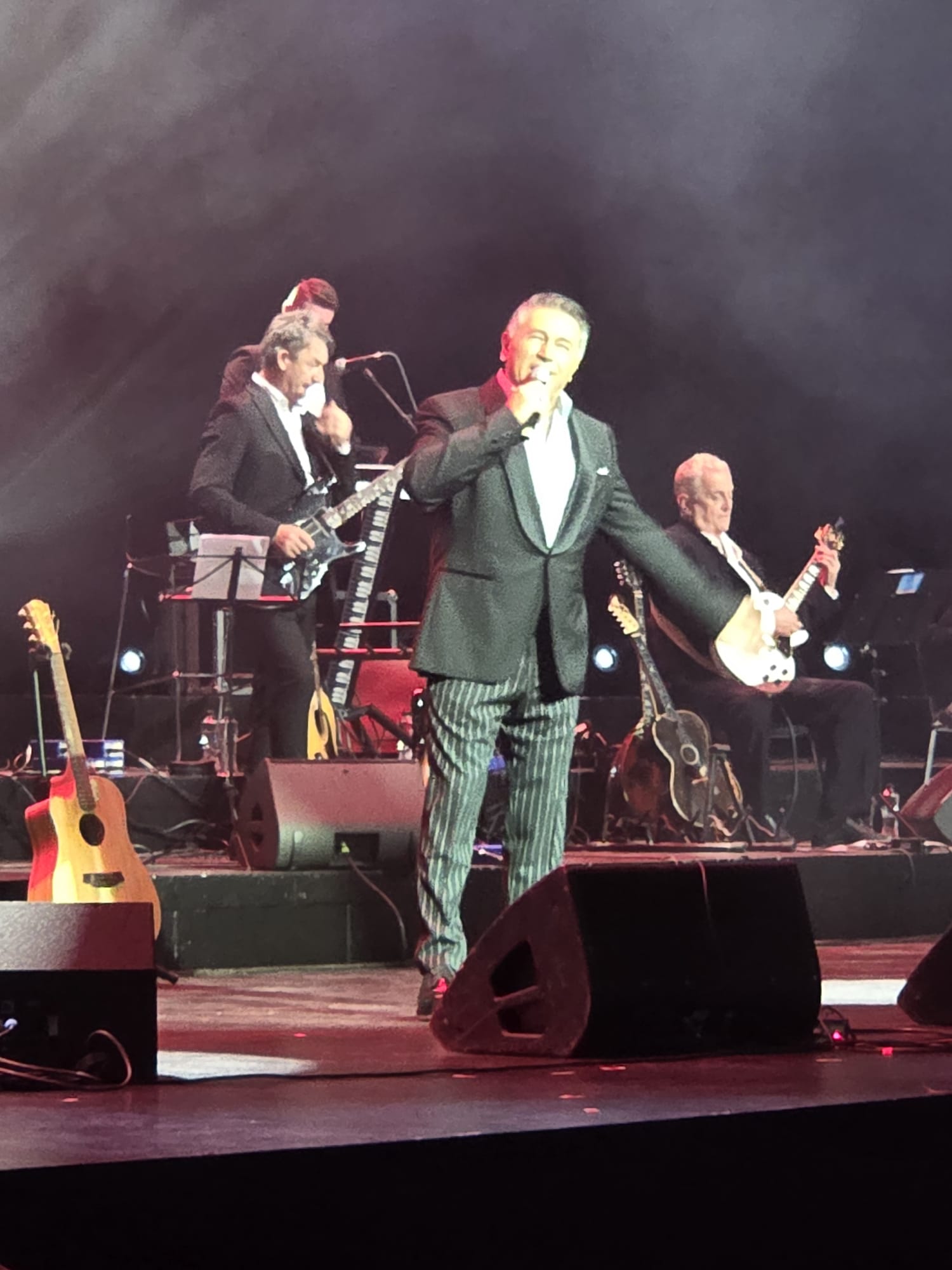 Emotivan početak Halidovog koncerta, pevač javno pozdravio poznatu pevačicu VIDEO 6 PHOTO 2025 11 12 20 36 43